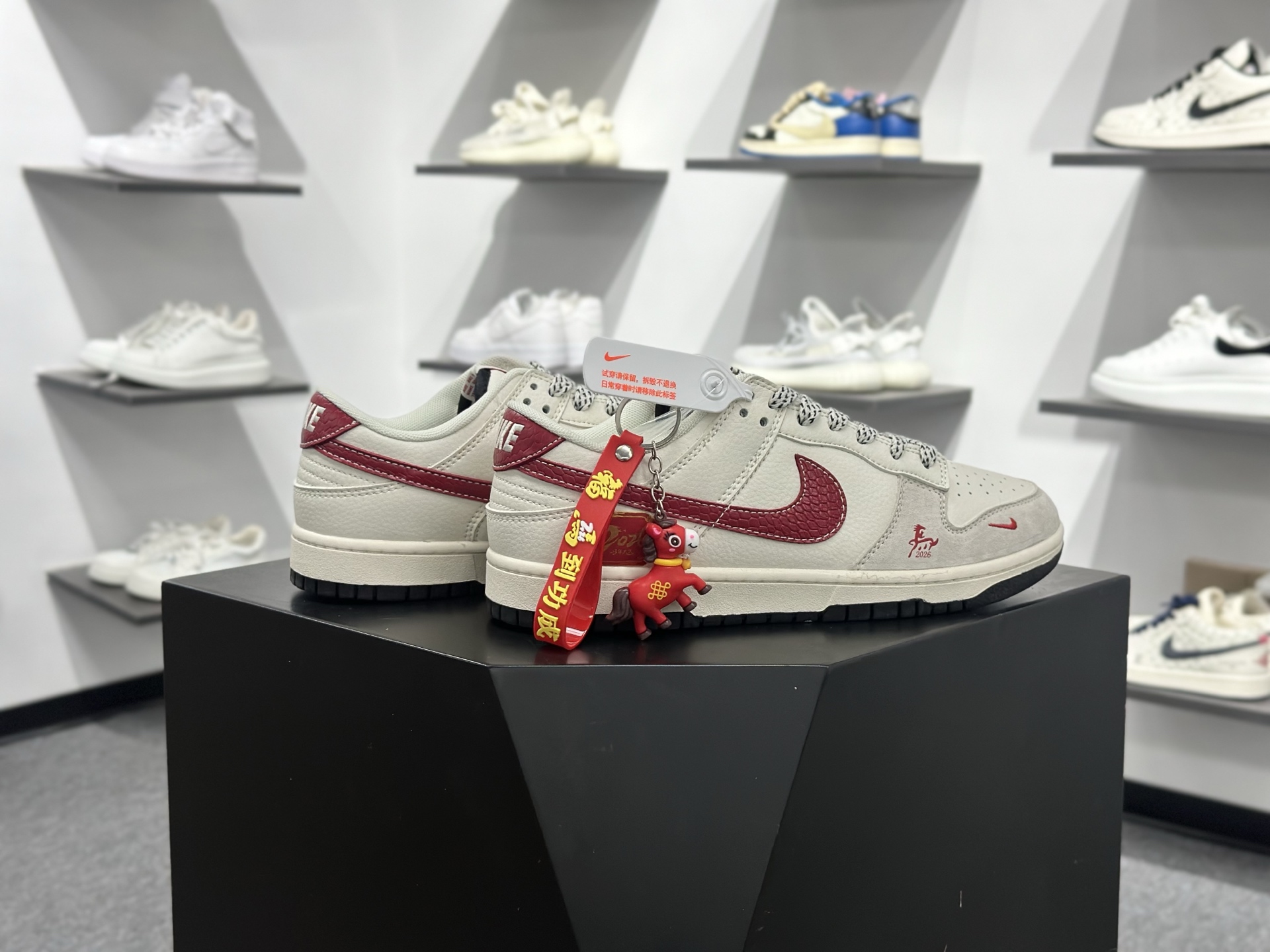 Nike SB Dunk Low 马年联名 XX8930-030