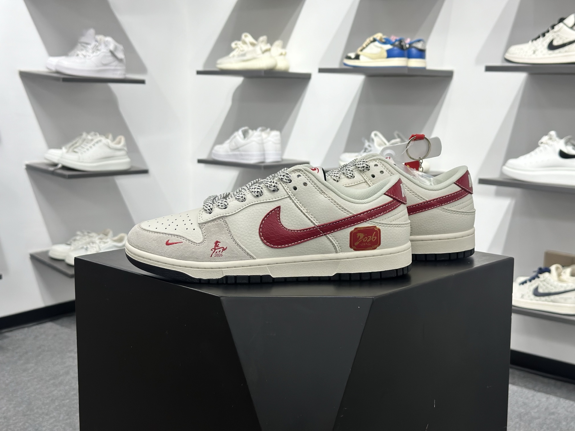 Nike SB Dunk Low 马年联名 XX8930-030