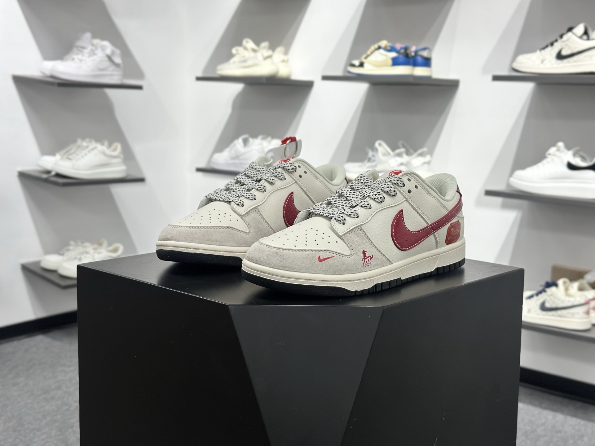 Nike SB Dunk Low 马年联名 XX8930-030