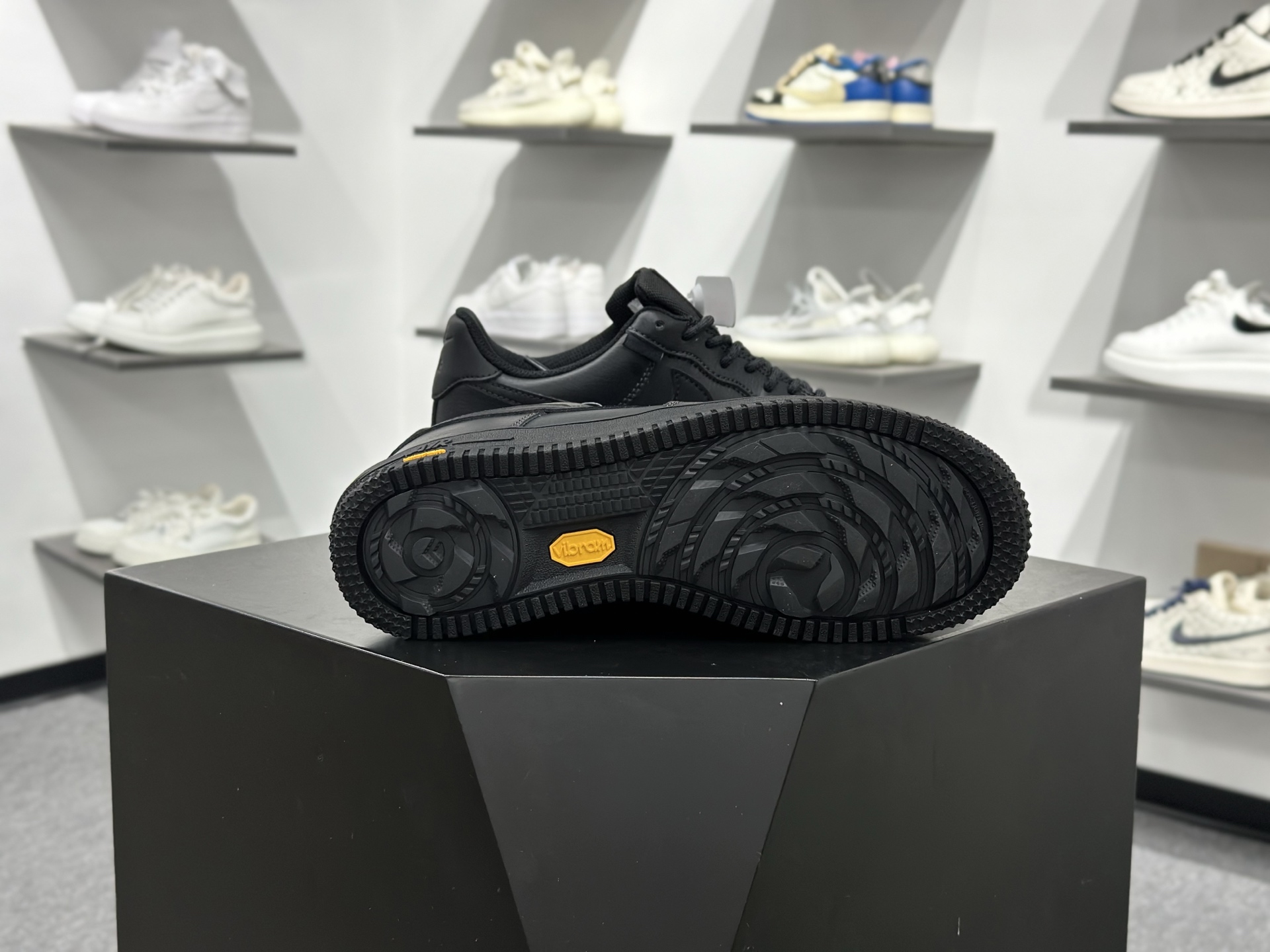 200 Nike Air Force 1 Low 07 纯黑 HV5953-001