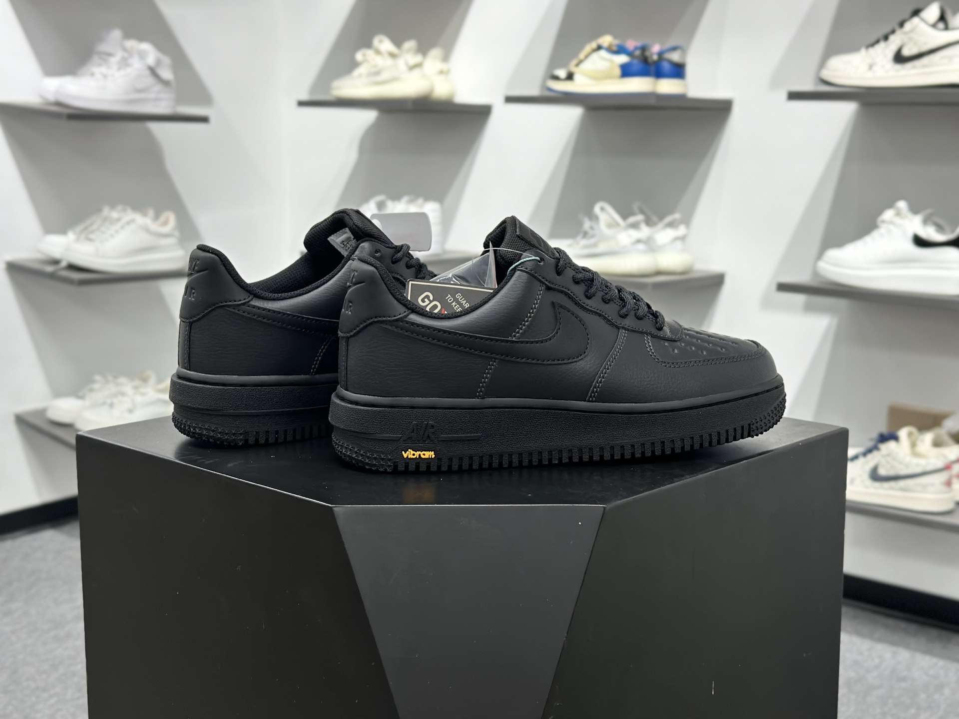 200 Nike Air Force 1 Low 07 纯黑 HV5953-001