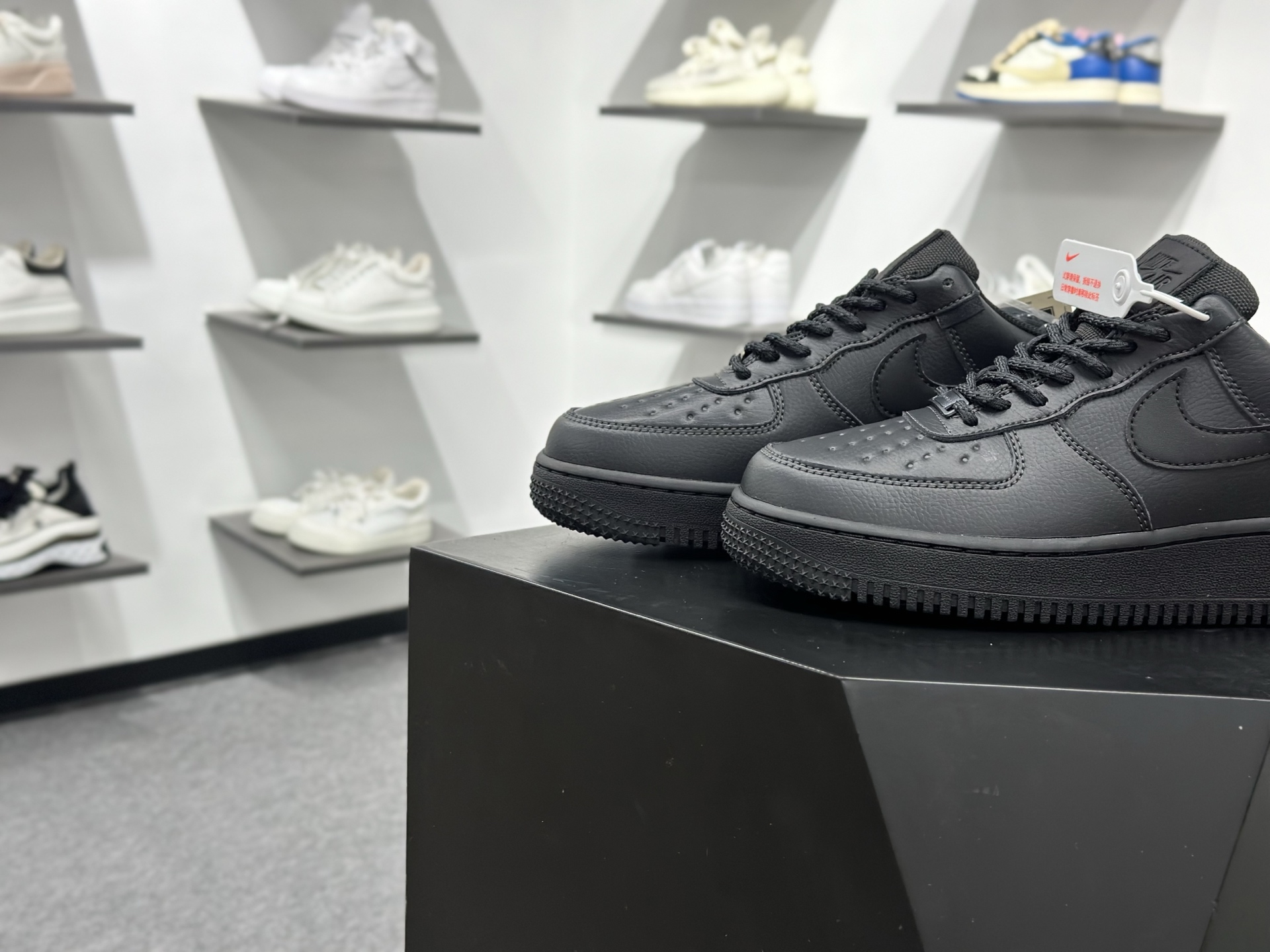 200 Nike Air Force 1 Low 07 纯黑 HV5953-001