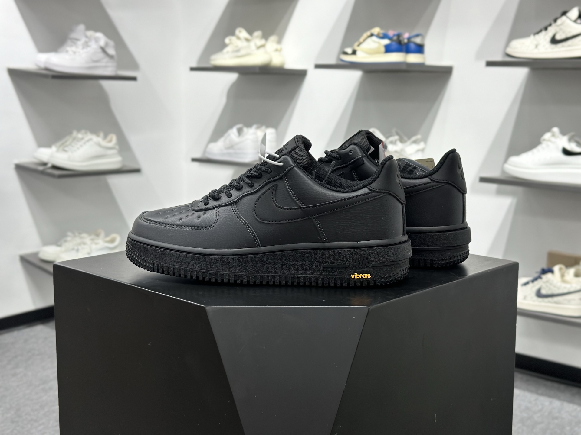 200 Nike Air Force 1 Low 07 纯黑 HV5953-001