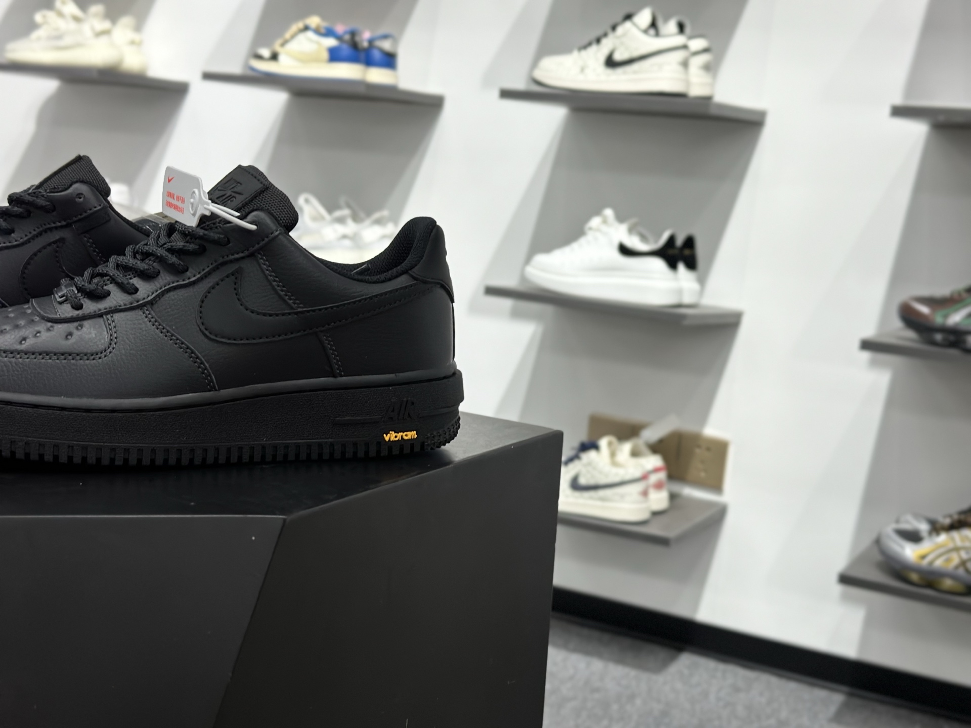 200 Nike Air Force 1 Low 07 纯黑 HV5953-001