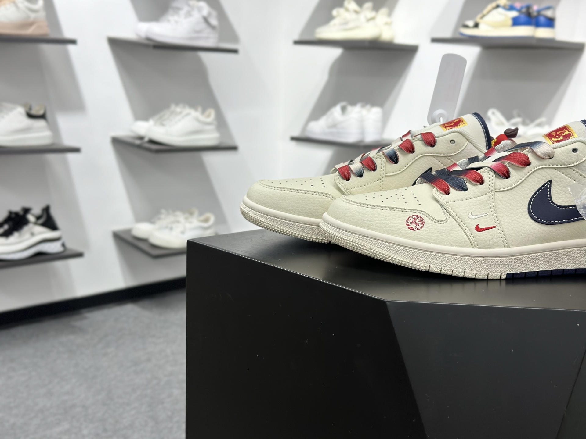 Nike Air Jordan 1 Low 联名款 定制AJ联名-高端定制 低帮复古文化板鞋 FC7688-198 Nike Air Jordan 1 Low 联名款 定制AJ联名-高端定制 低帮复古文化板鞋 FC7688-198