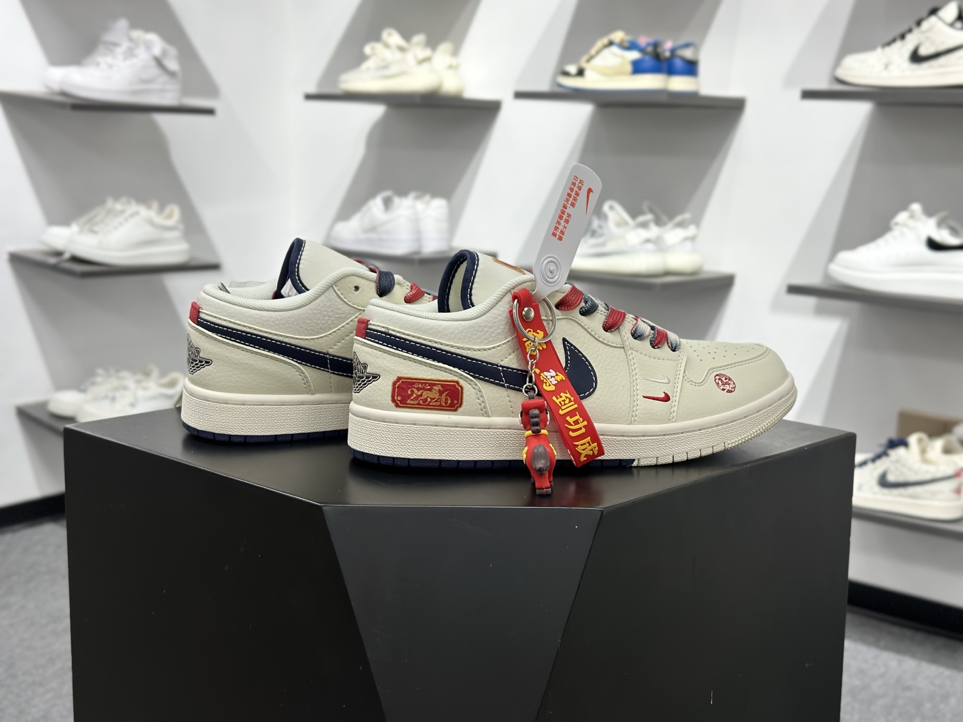 Nike Air Jordan 1 Low 联名款 定制AJ联名-高端定制 低帮复古文化板鞋 FC7688-198 Nike Air Jordan 1 Low 联名款 定制AJ联名-高端定制 低帮复古文化板鞋 FC7688-198