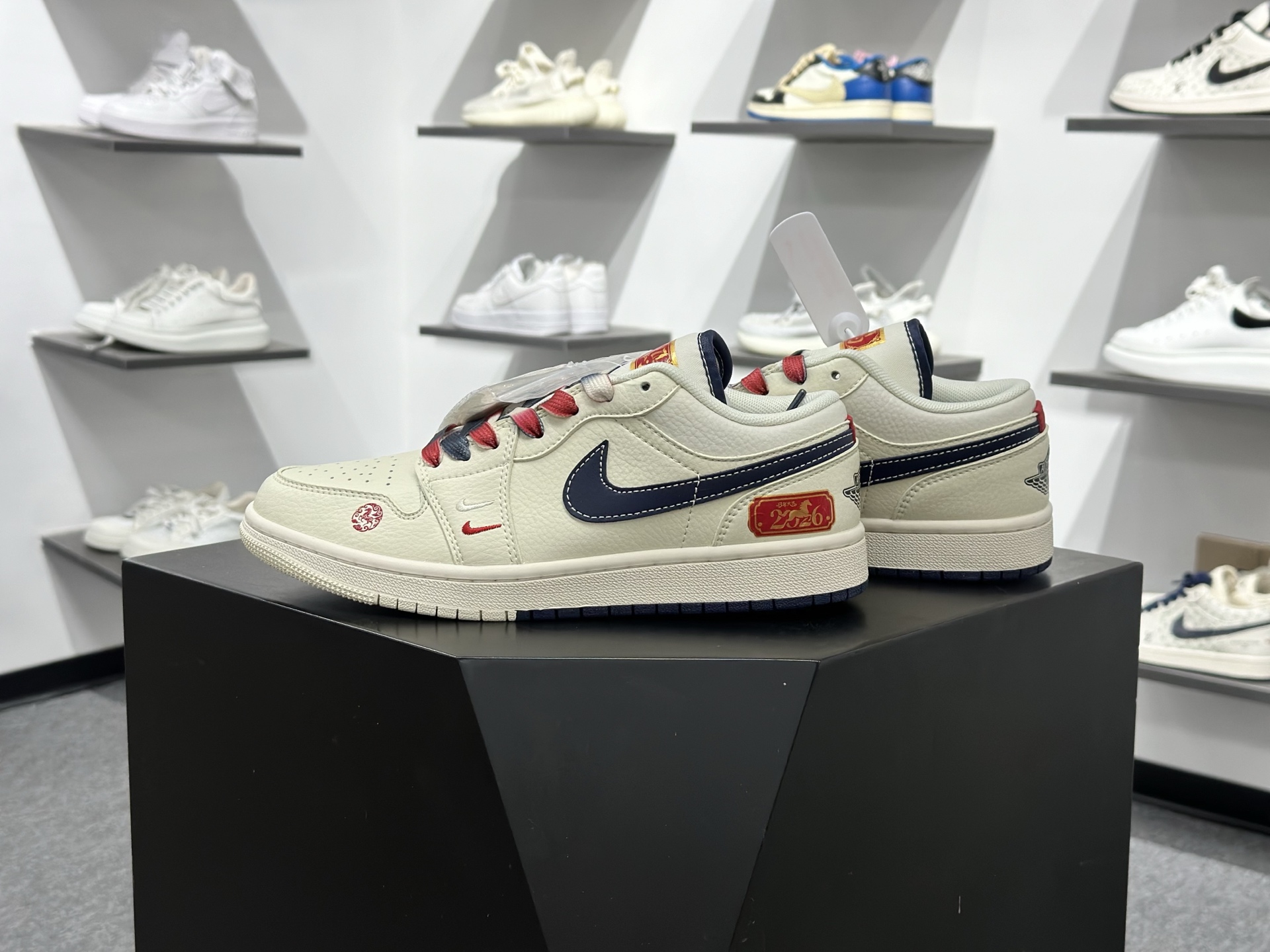 Nike Air Jordan 1 Low 联名款 定制AJ联名-高端定制 低帮复古文化板鞋 FC7688-198 Nike Air Jordan 1 Low 联名款 定制AJ联名-高端定制 低帮复古文化板鞋 FC7688-198