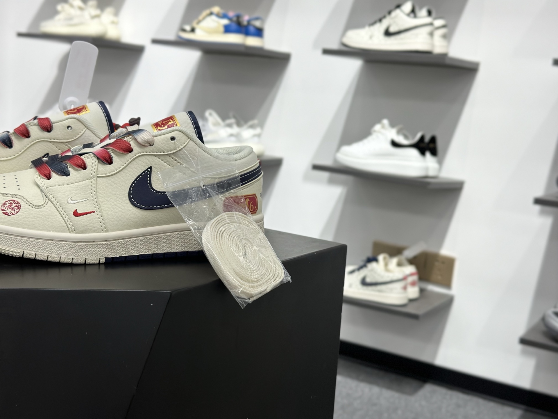 Nike Air Jordan 1 Low 联名款 定制AJ联名-高端定制 低帮复古文化板鞋 FC7688-198 Nike Air Jordan 1 Low 联名款 定制AJ联名-高端定制 低帮复古文化板鞋 FC7688-198