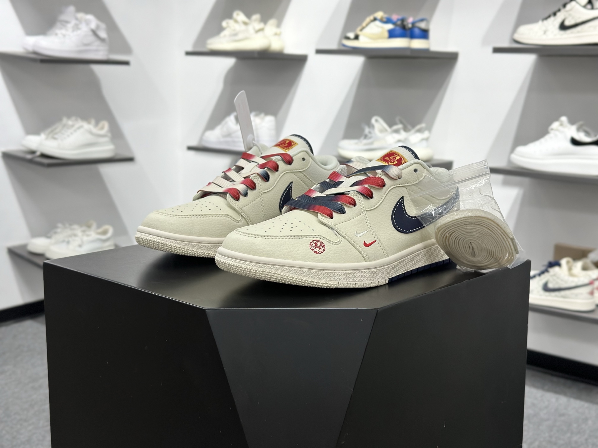 Nike Air Jordan 1 Low 联名款 定制AJ联名-高端定制 低帮复古文化板鞋 FC7688-198 Nike Air Jordan 1 Low 联名款 定制AJ联名-高端定制 低帮复古文化板鞋 FC7688-198