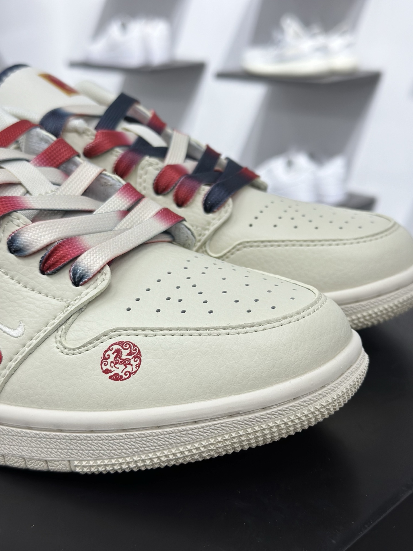 Nike Air Jordan 1 Low 联名款 定制AJ联名-高端定制 低帮复古文化板鞋 FC7688-198 Nike Air Jordan 1 Low 联名款 定制AJ联名-高端定制 低帮复古文化板鞋 FC7688-198
