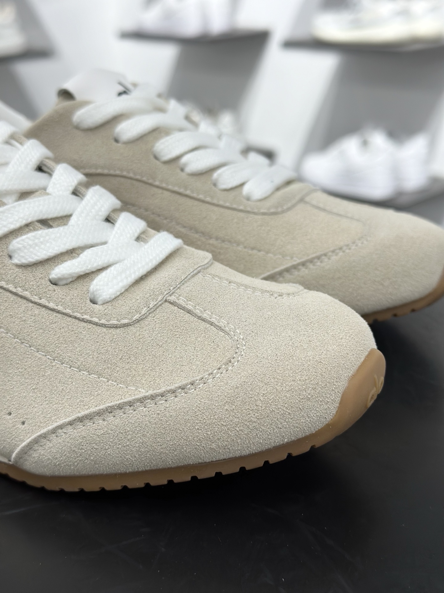 Alo Yoga Sunset Low Sneaker 日落系列低帮阿甘T头复古风德训薄底百搭休闲运动鞋 Alo Yoga Sunset Low Sneaker 日落系列低帮阿甘T头复古风德训薄底百搭休闲运动鞋