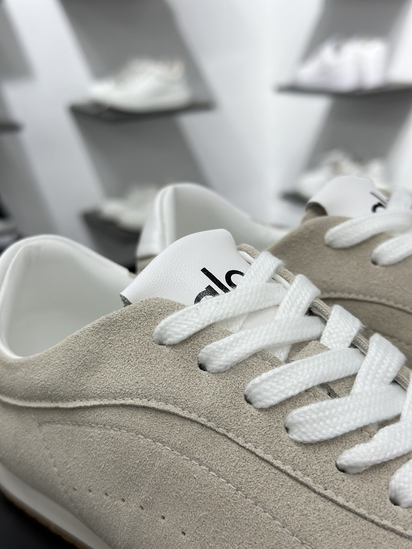 Alo Yoga Sunset Low Sneaker 日落系列低帮阿甘T头复古风德训薄底百搭休闲运动鞋 Alo Yoga Sunset Low Sneaker 日落系列低帮阿甘T头复古风德训薄底百搭休闲运动鞋