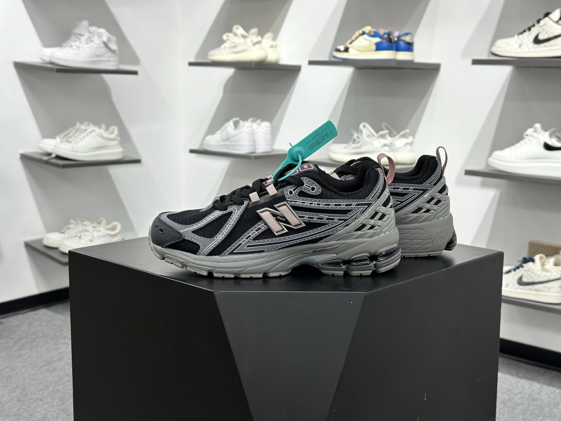 New Balance M1906系列复古单品宝藏老爹鞋 复古元素叠加 M1906R New Balance M1906系列复古单品宝藏老爹鞋 复古元素叠加 M1906R
