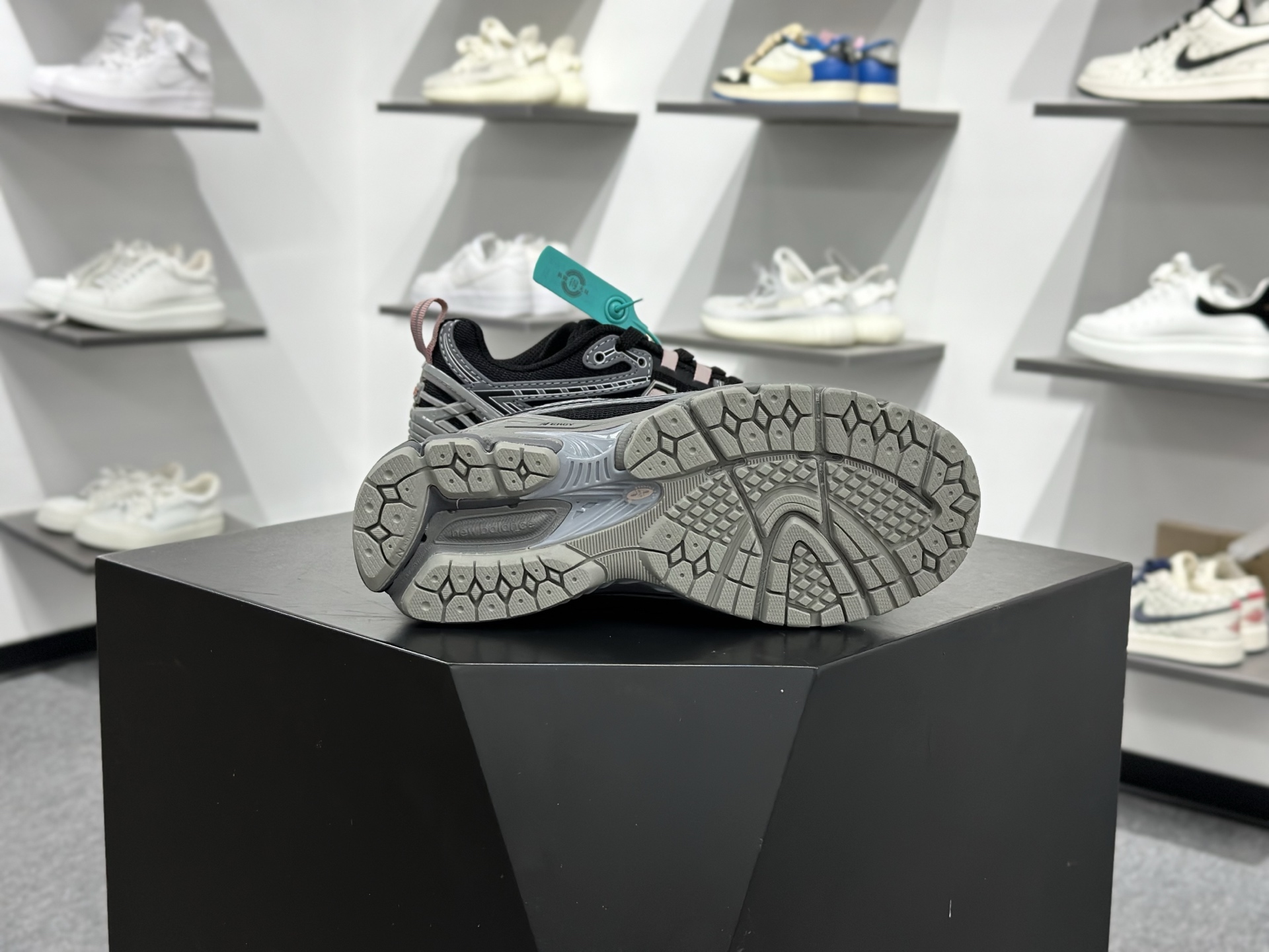 New Balance M1906系列复古单品宝藏老爹鞋 复古元素叠加 M1906R New Balance M1906系列复古单品宝藏老爹鞋 复古元素叠加 M1906R