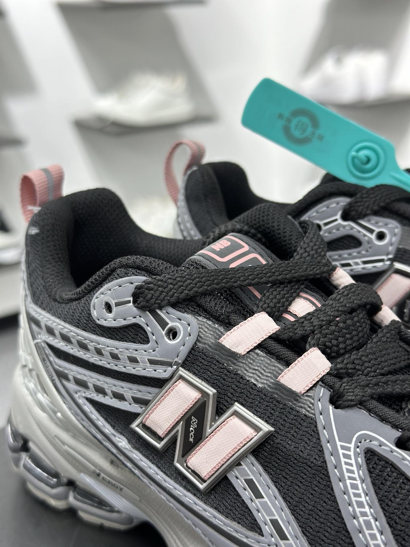 New Balance M1906系列复古单品宝藏老爹鞋 复古元素叠加 M1906R New Balance M1906系列复古单品宝藏老爹鞋 复古元素叠加 M1906R