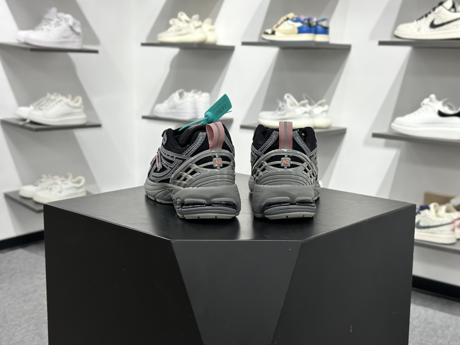 New Balance M1906系列复古单品宝藏老爹鞋 复古元素叠加 M1906R New Balance M1906系列复古单品宝藏老爹鞋 复古元素叠加 M1906R
