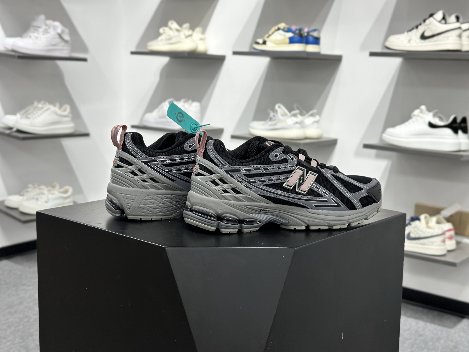 New Balance M1906系列复古单品宝藏老爹鞋 复古元素叠加 M1906R New Balance M1906系列复古单品宝藏老爹鞋 复古元素叠加 M1906R