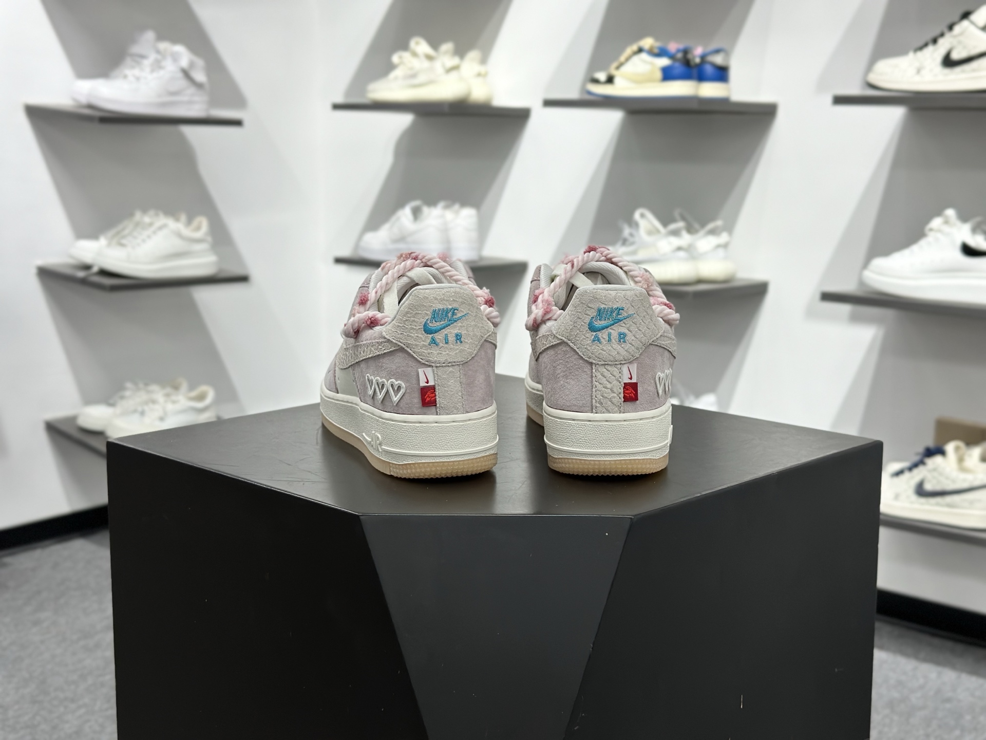 260 NK Air Force 1 Low 空军一号低帮米白粉龙年 FZ5066-111-Chinese UA Cheap High Quatity Brand Clothes Bags handbags Sneakers wholesale wholesaler seller from China Factory suppliers Fashion Clothing Shoes best Quality Beautiful Price 260 NK Air Force 1 Low 空军一号低帮米白粉龙年 FZ5066-111