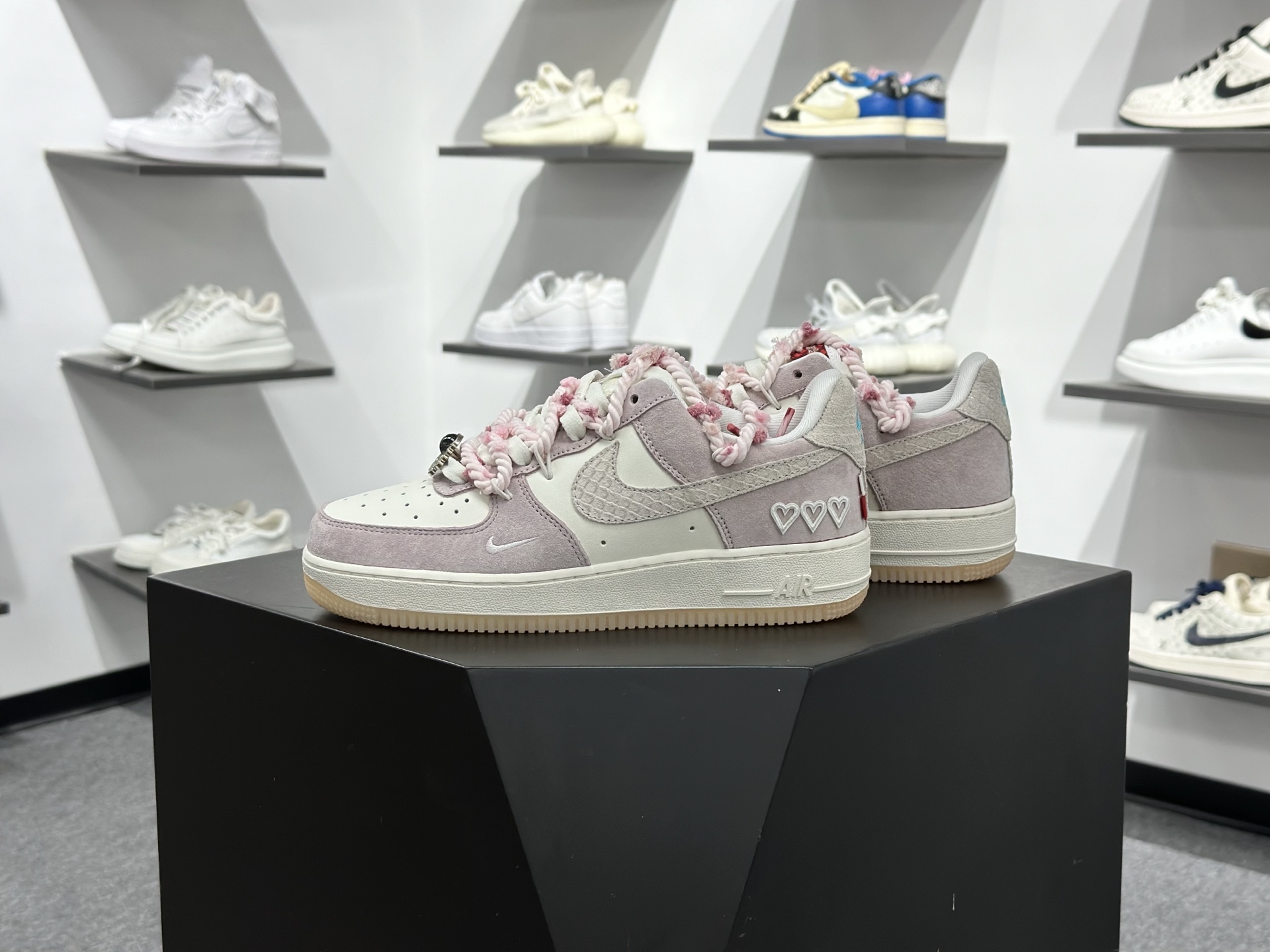 260 NK Air Force 1 Low 空军一号低帮米白粉龙年 FZ5066-111-Chinese UA Cheap High Quatity Brand Clothes Bags handbags Sneakers wholesale wholesaler seller from China Factory suppliers Fashion Clothing Shoes best Quality Beautiful Price 260 NK Air Force 1 Low 空军一号低帮米白粉龙年 FZ5066-111