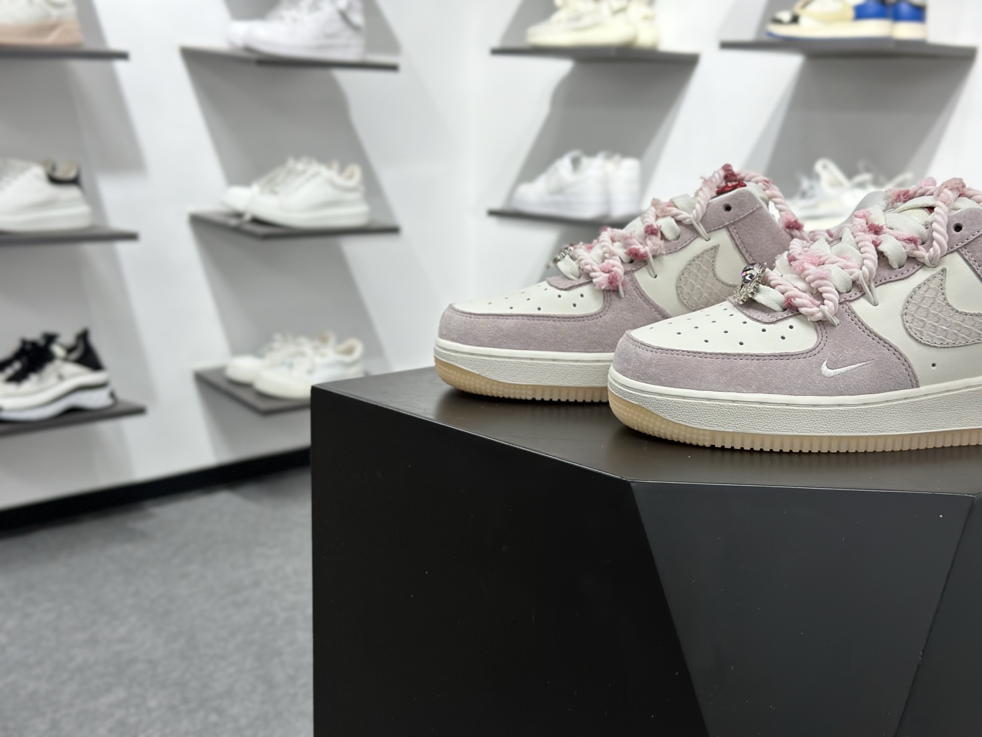 260 NK Air Force 1 Low 空军一号低帮米白粉龙年 FZ5066-111-Chinese UA Cheap High Quatity Brand Clothes Bags handbags Sneakers wholesale wholesaler seller from China Factory suppliers Fashion Clothing Shoes best Quality Beautiful Price 260 NK Air Force 1 Low 空军一号低帮米白粉龙年 FZ5066-111