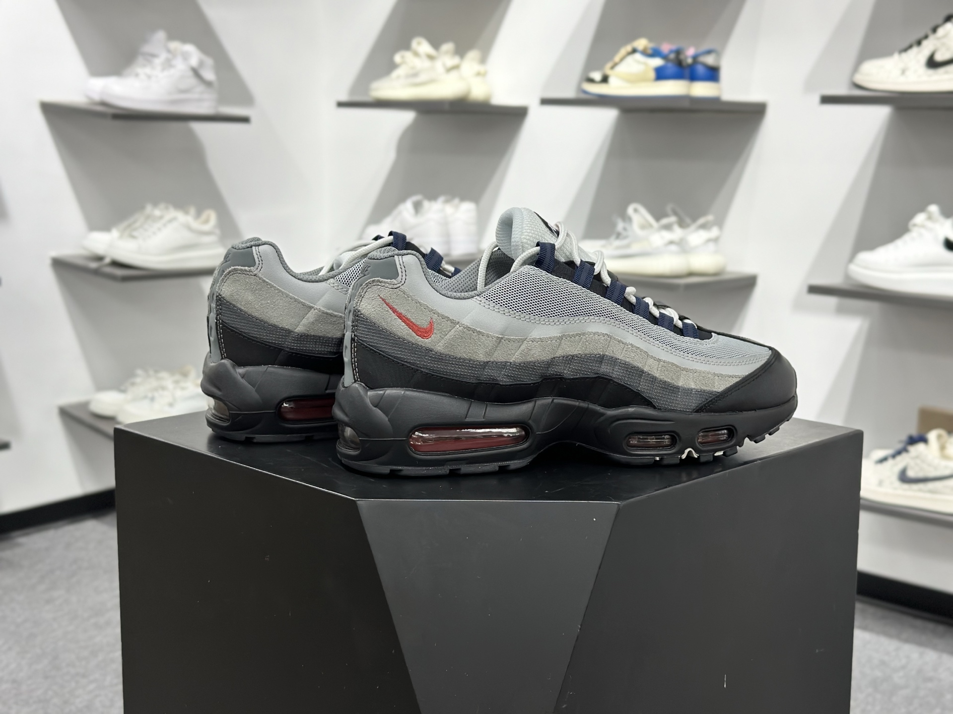 NIKE AIR MAX 95 SP 耐克 气垫复古慢跑百搭鞋休闲运动鞋 DM0011-007 NIKE AIR MAX 95 SP 耐克 气垫复古慢跑百搭鞋休闲运动鞋 DM0011-007