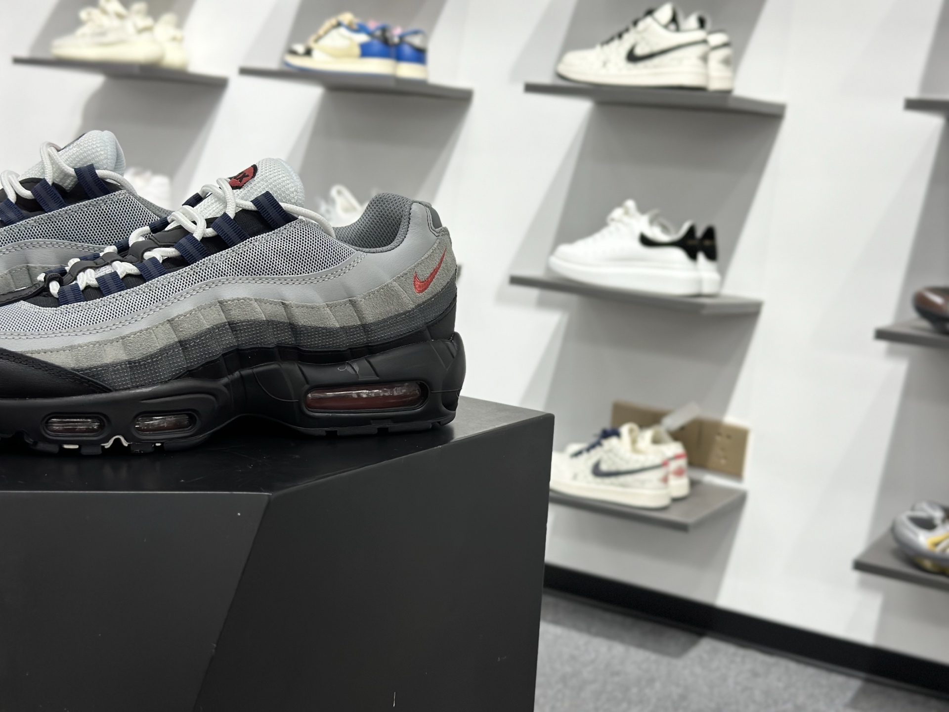 NIKE AIR MAX 95 SP 耐克 气垫复古慢跑百搭鞋休闲运动鞋 DM0011-007 NIKE AIR MAX 95 SP 耐克 气垫复古慢跑百搭鞋休闲运动鞋 DM0011-007