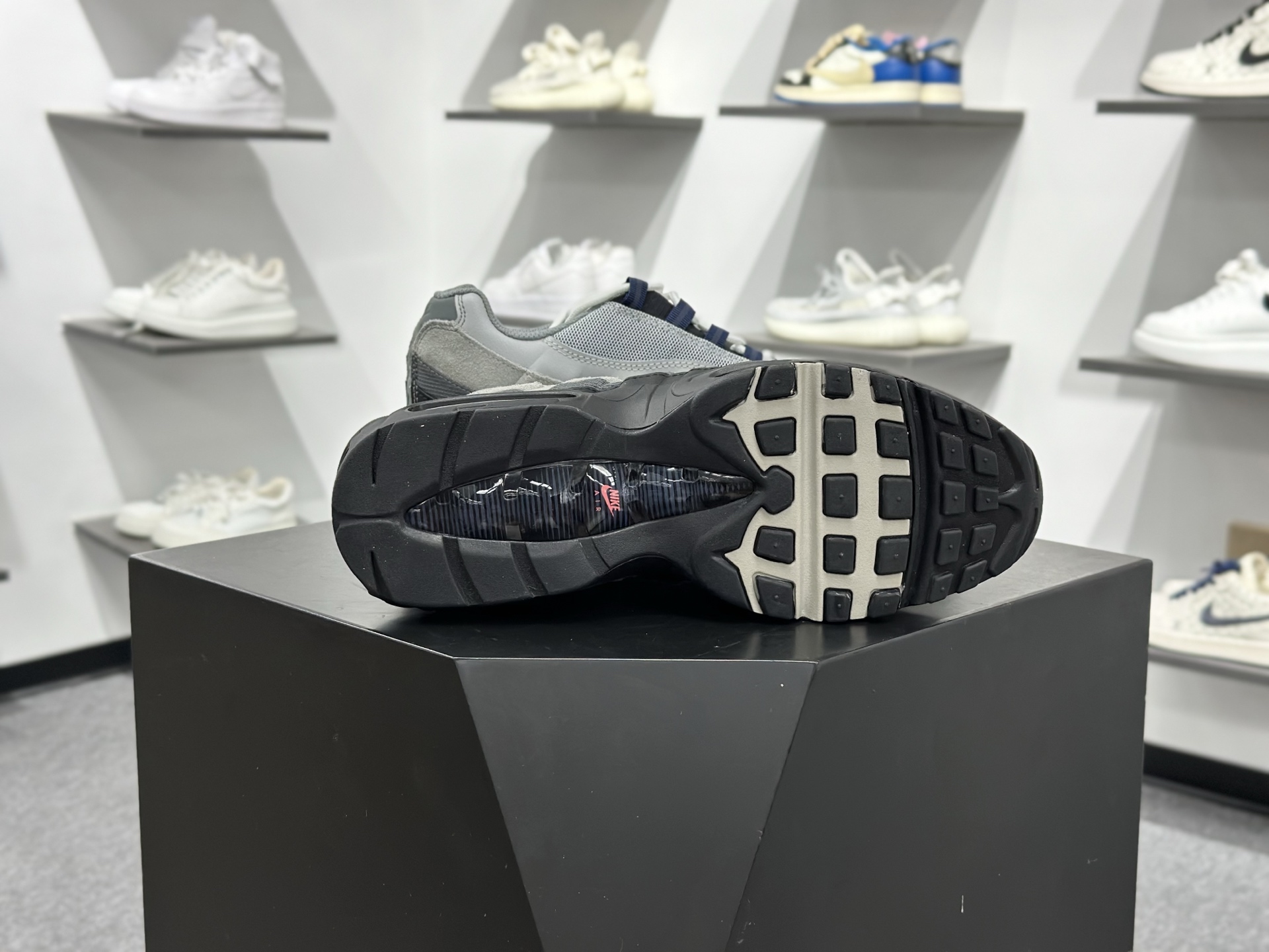 NIKE AIR MAX 95 SP 耐克 气垫复古慢跑百搭鞋休闲运动鞋 DM0011-007 NIKE AIR MAX 95 SP 耐克 气垫复古慢跑百搭鞋休闲运动鞋 DM0011-007