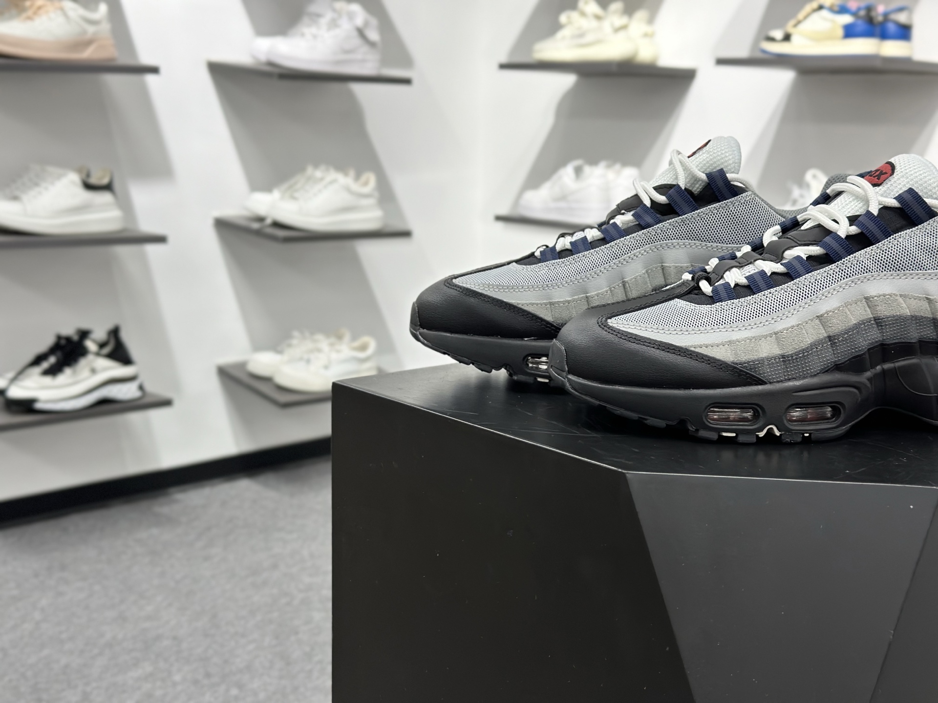 NIKE AIR MAX 95 SP 耐克 气垫复古慢跑百搭鞋休闲运动鞋 DM0011-007 NIKE AIR MAX 95 SP 耐克 气垫复古慢跑百搭鞋休闲运动鞋 DM0011-007
