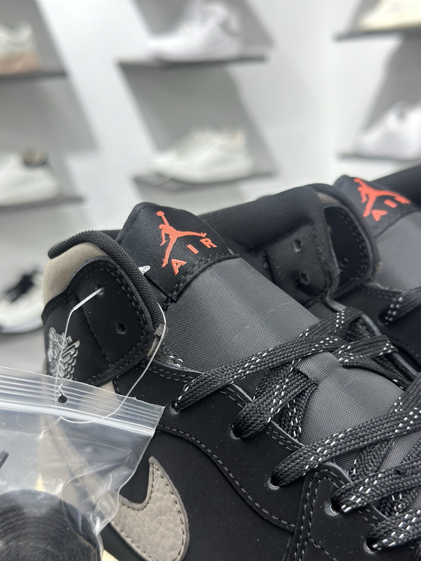 Air Jordan 1 Mid 全新配色 纯原版本 IB7110-002 Air Jordan 1 Mid 全新配色 纯原版本 IB7110-002