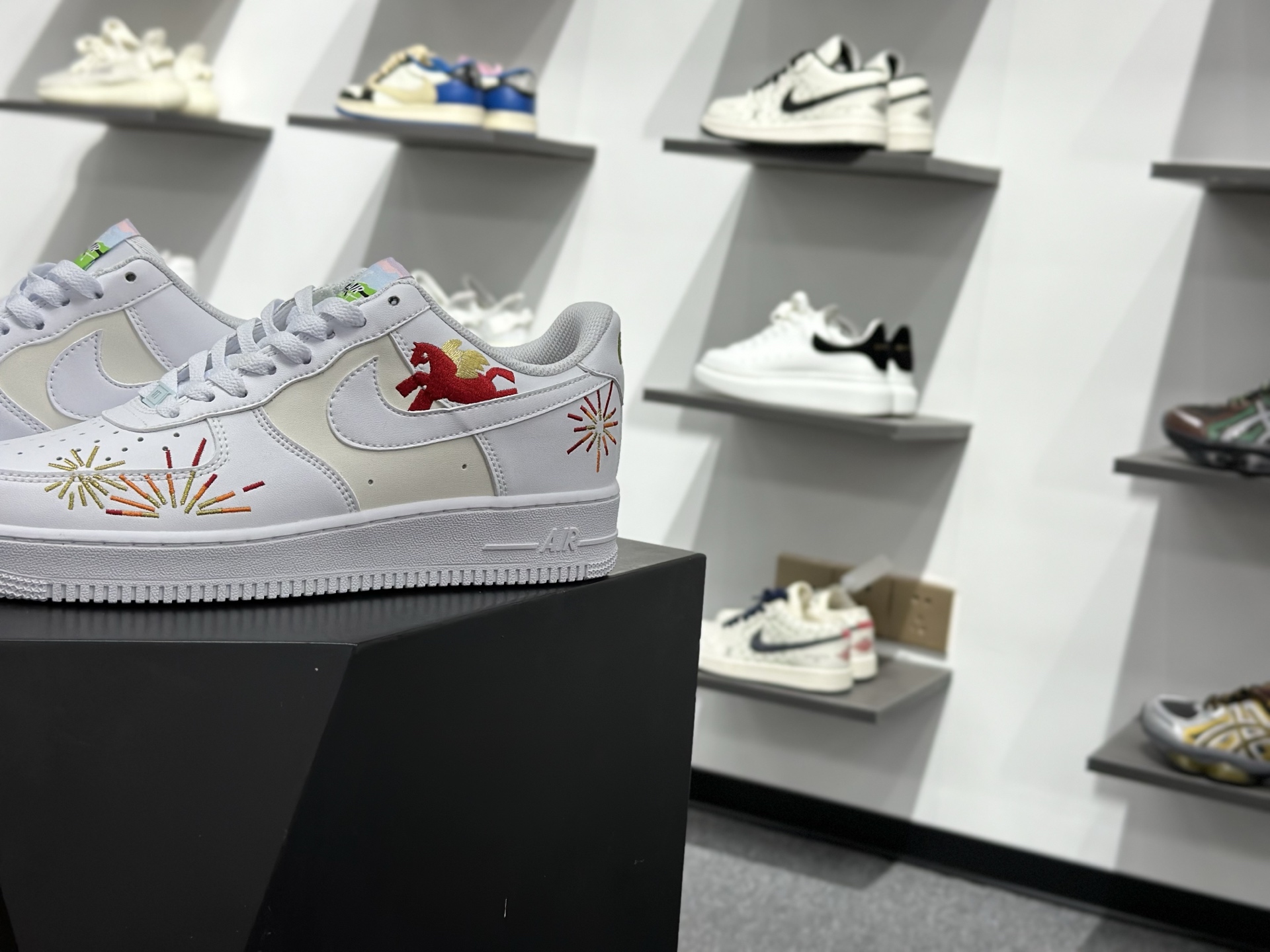 Nike Air Force 1 Low 07 马年限定 米白 IQ1133-111 Nike Air Force 1 Low 07 马年限定 米白 IQ1133-111