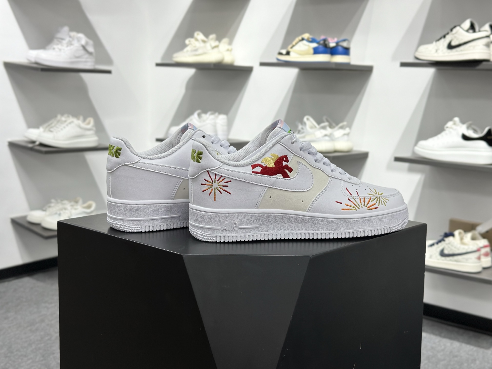 Nike Air Force 1 Low 07 马年限定 米白 IQ1133-111 Nike Air Force 1 Low 07 马年限定 米白 IQ1133-111