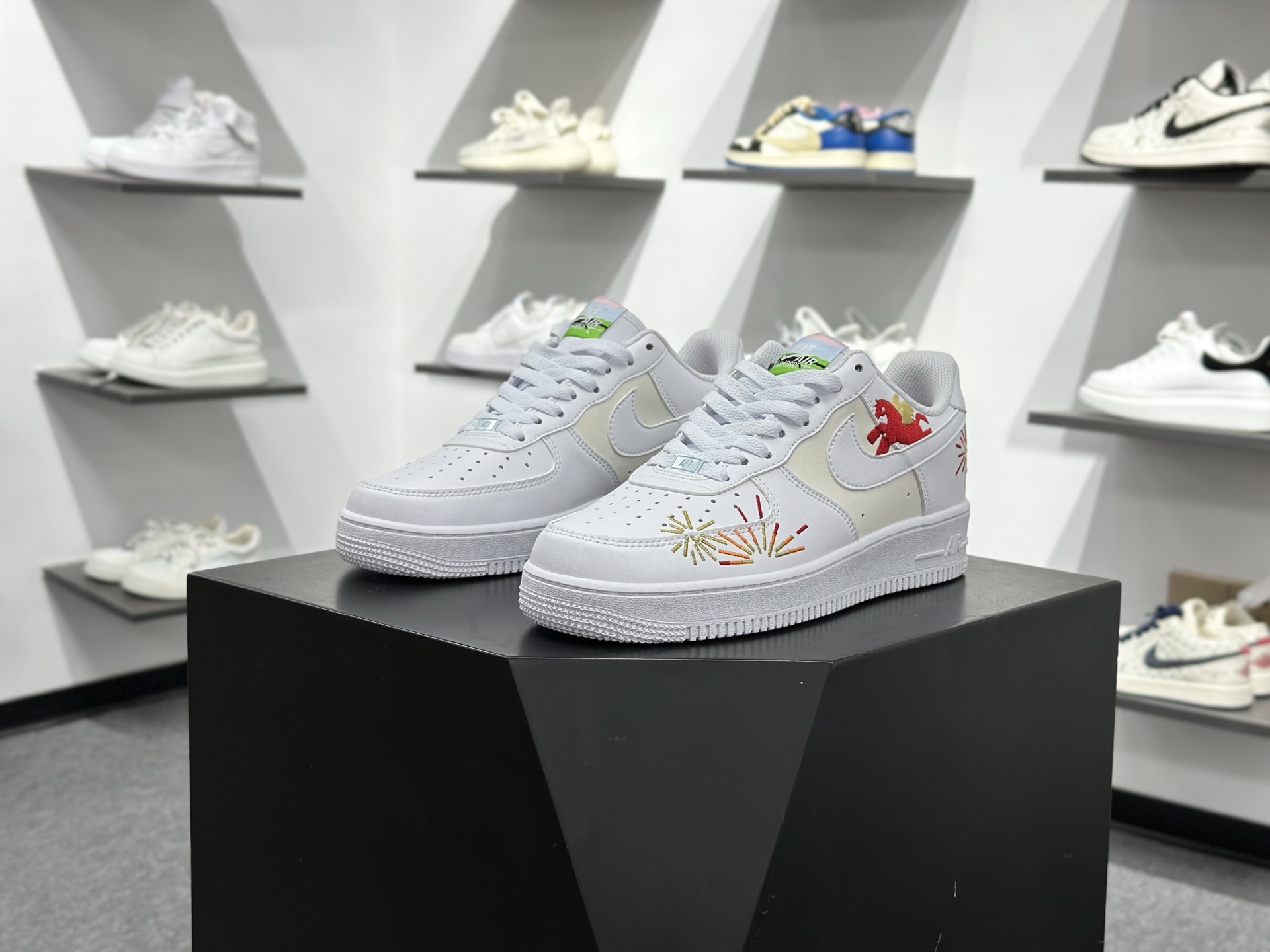 Nike Air Force 1 Low 07 马年限定 米白 IQ1133-111 Nike Air Force 1 Low 07 马年限定 米白 IQ1133-111
