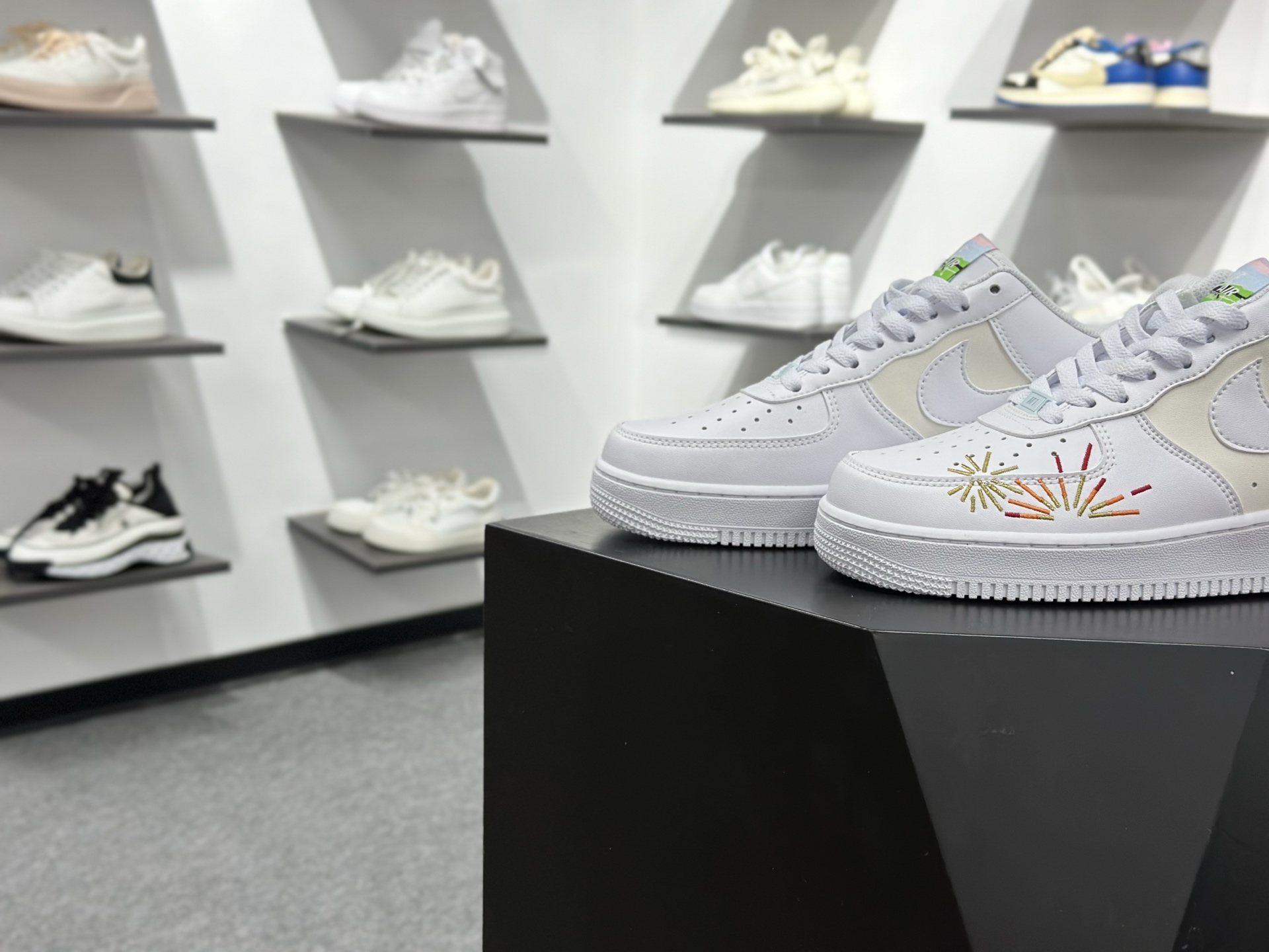 Nike Air Force 1 Low 07 马年限定 米白 IQ1133-111 Nike Air Force 1 Low 07 马年限定 米白 IQ1133-111
