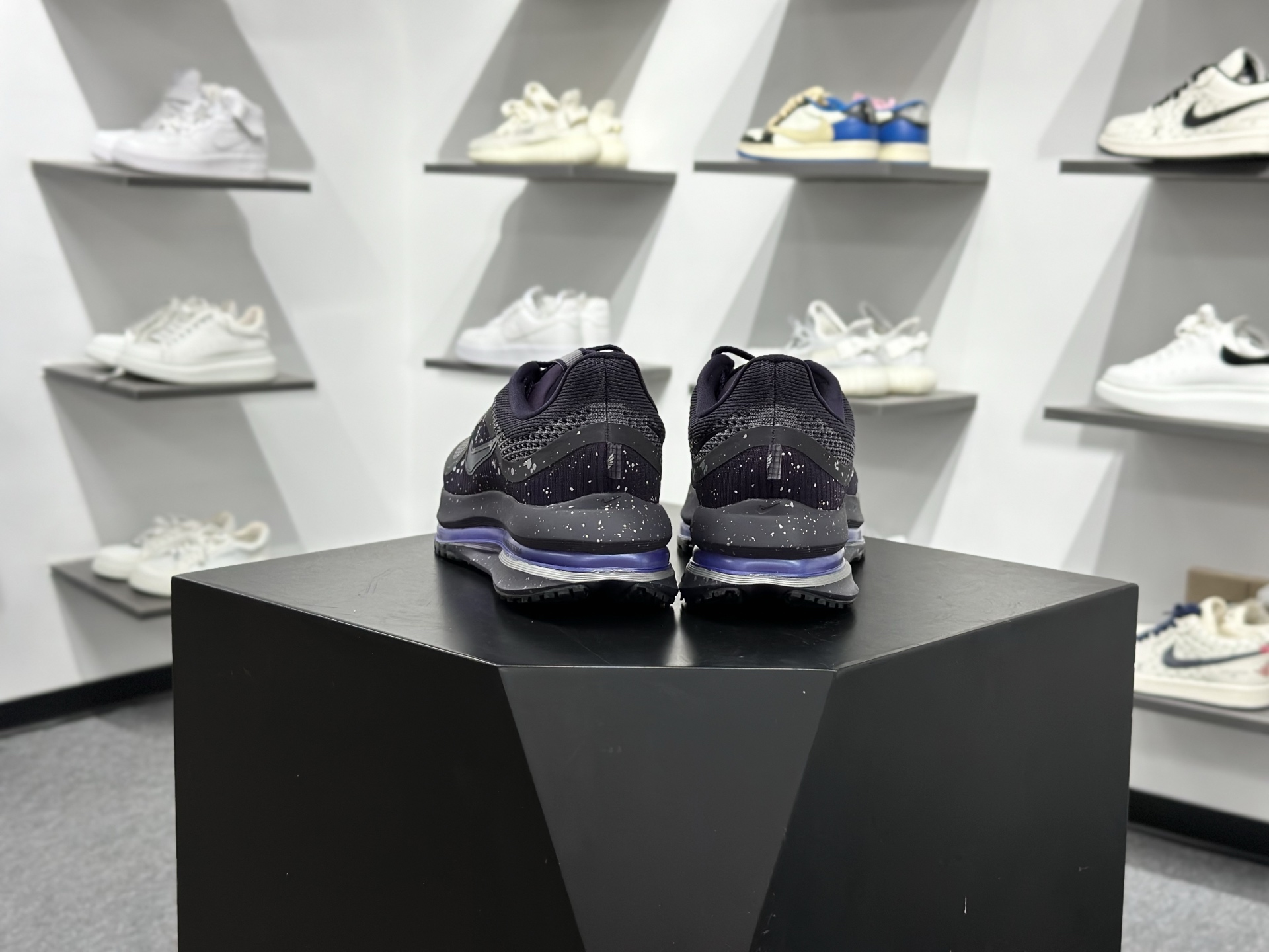 Nike Air Jordan 1 Low 定制配色 定制AJ联名-高端定制 低帮复古文化板鞋 SJ0086-131 Nike Air Jordan 1 Low 定制配色 定制AJ联名-高端定制 低帮复古文化板鞋 SJ0086-131