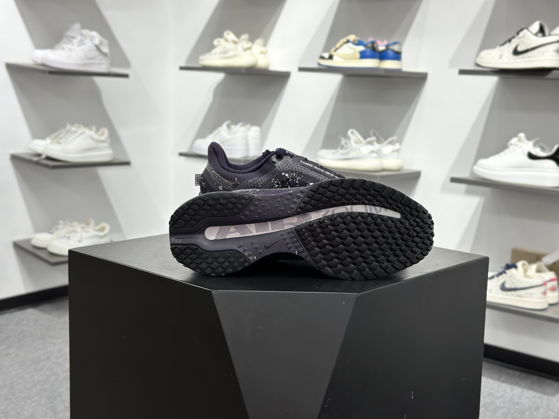 Nike Air Jordan 1 Low 定制配色 定制AJ联名-高端定制 低帮复古文化板鞋 SJ0086-131 Nike Air Jordan 1 Low 定制配色 定制AJ联名-高端定制 低帮复古文化板鞋 SJ0086-131