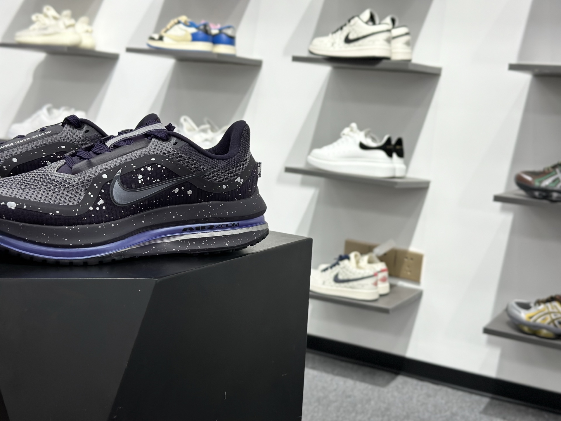 Nike Air Jordan 1 Low 定制配色 定制AJ联名-高端定制 低帮复古文化板鞋 SJ0086-131 Nike Air Jordan 1 Low 定制配色 定制AJ联名-高端定制 低帮复古文化板鞋 SJ0086-131