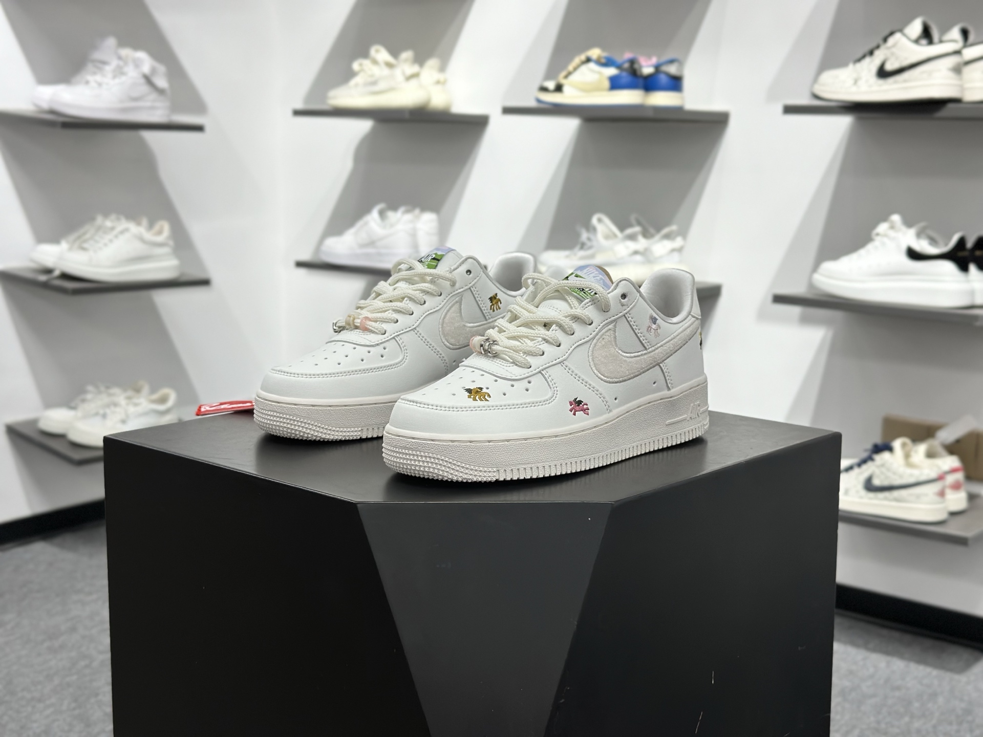 Nike Air Force 1 Low 07 小马刺绣 IQ1143-100 Nike Air Force 1 Low 07 小马刺绣 IQ1143-100