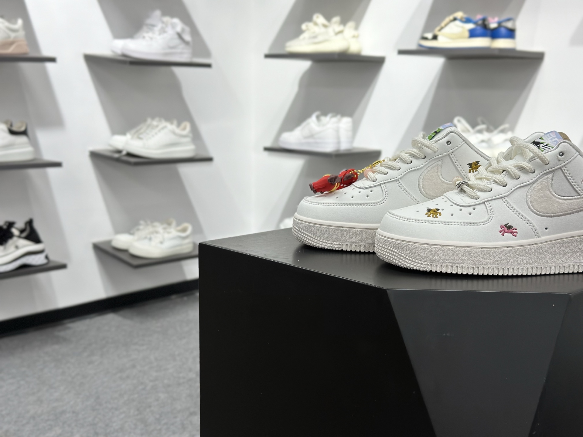 Nike Air Force 1 Low 07 小马刺绣 IQ1143-100 Nike Air Force 1 Low 07 小马刺绣 IQ1143-100