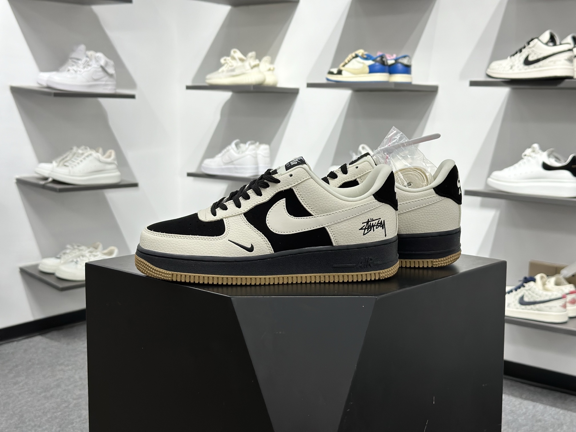 Nike Air Force 1 Low 07 x Stussy 白黑小勾 LD1999-006 Nike Air Force 1 Low 07 x Stussy 白黑小勾 LD1999-006