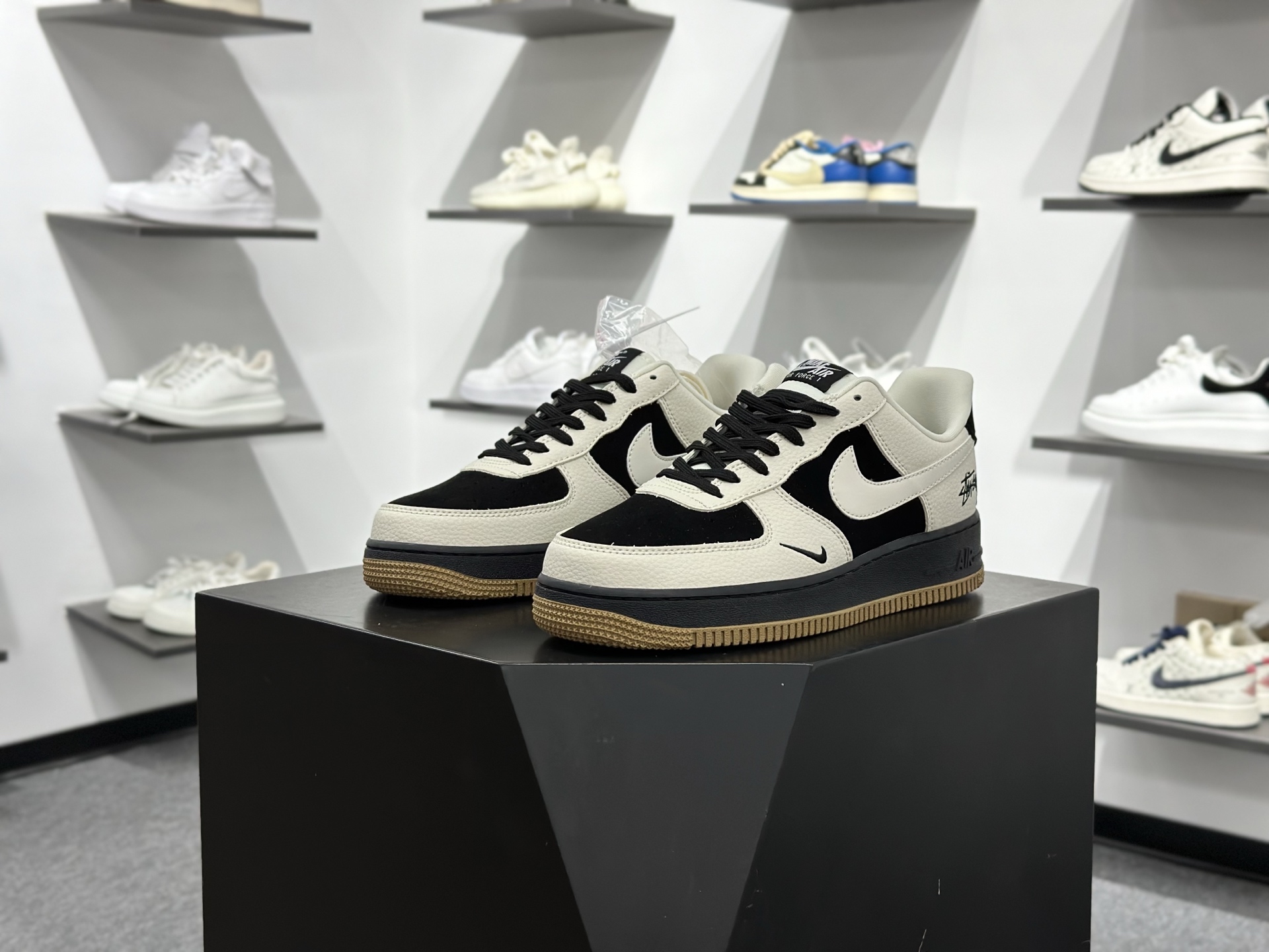 Nike Air Force 1 Low 07 x Stussy 白黑小勾 LD1999-006 Nike Air Force 1 Low 07 x Stussy 白黑小勾 LD1999-006