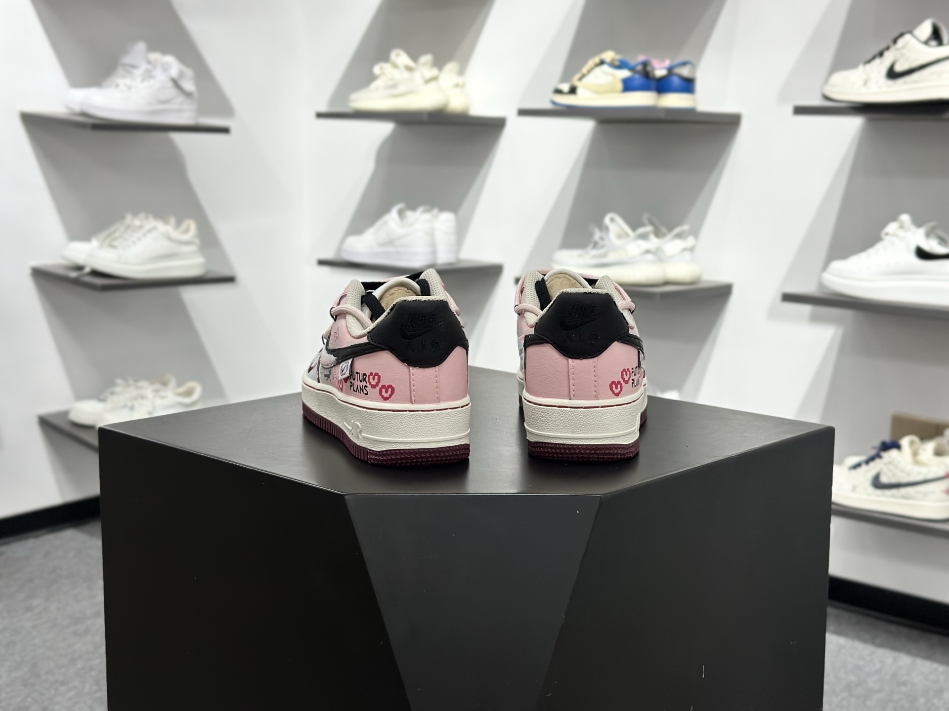 NIKE AIR FORCE 1‘07 LV8 FB1839-125 NIKE AIR FORCE 1‘07 LV8 FB1839-125