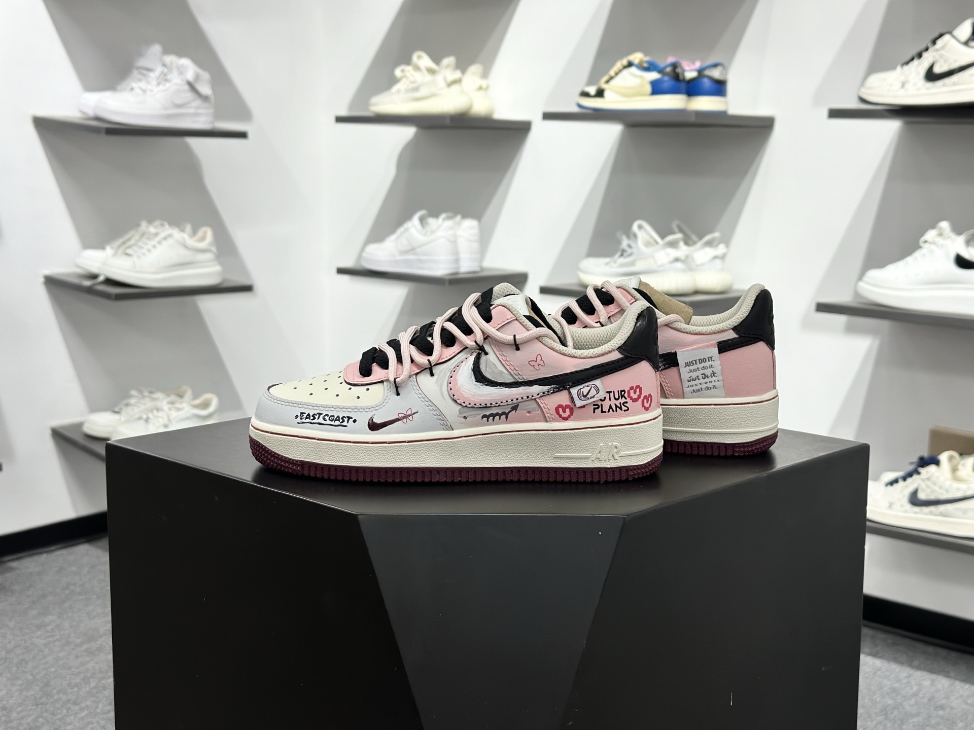 NIKE AIR FORCE 1‘07 LV8 FB1839-125 NIKE AIR FORCE 1‘07 LV8 FB1839-125
