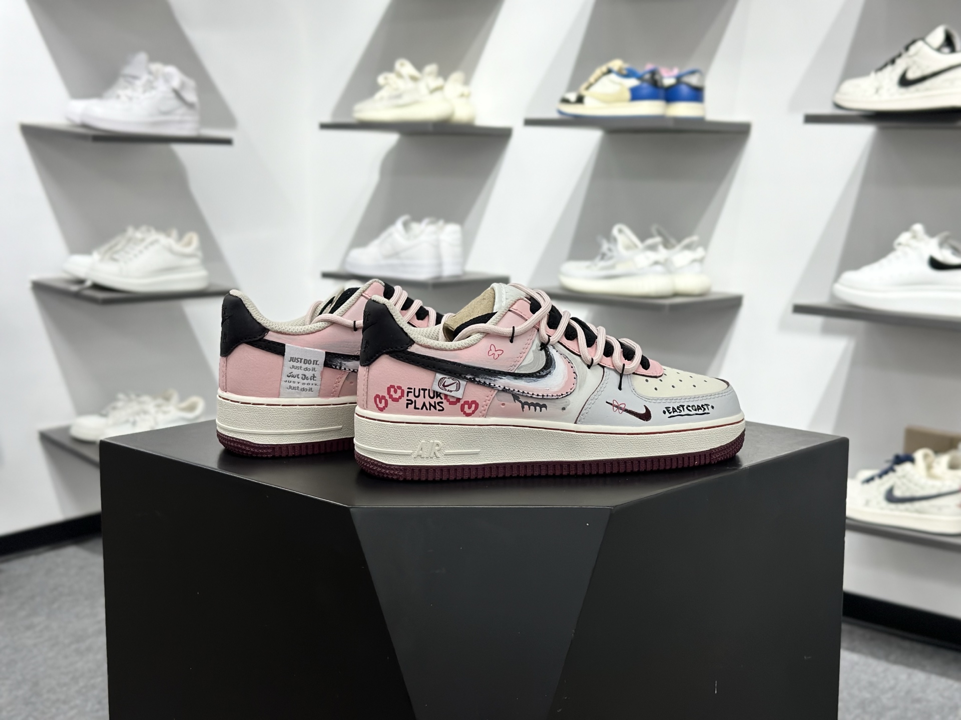 NIKE AIR FORCE 1‘07 LV8 FB1839-125 NIKE AIR FORCE 1‘07 LV8 FB1839-125