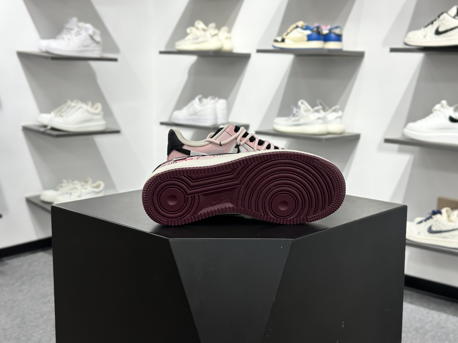 NIKE AIR FORCE 1‘07 LV8 FB1839-125 NIKE AIR FORCE 1‘07 LV8 FB1839-125