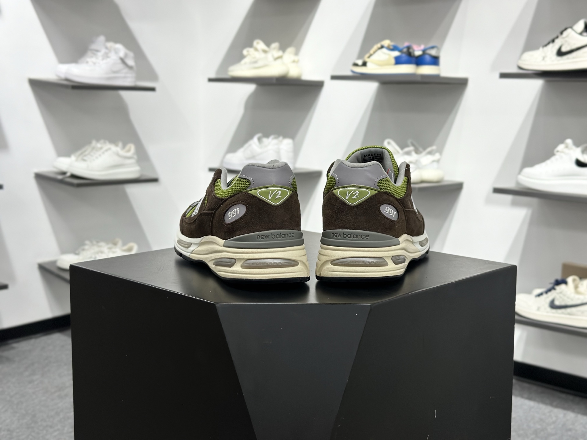 Danille Cathari x Kith x New Balance 991v2 Made In UK“Reverse”英产 三方联名款 低帮复古休闲运动鞋 U991CK2 Danille Cathari x Kith x New Balance 991v2 Made In UK“Reverse”英产 三方联名款 低帮复古休闲运动鞋 U991CK2