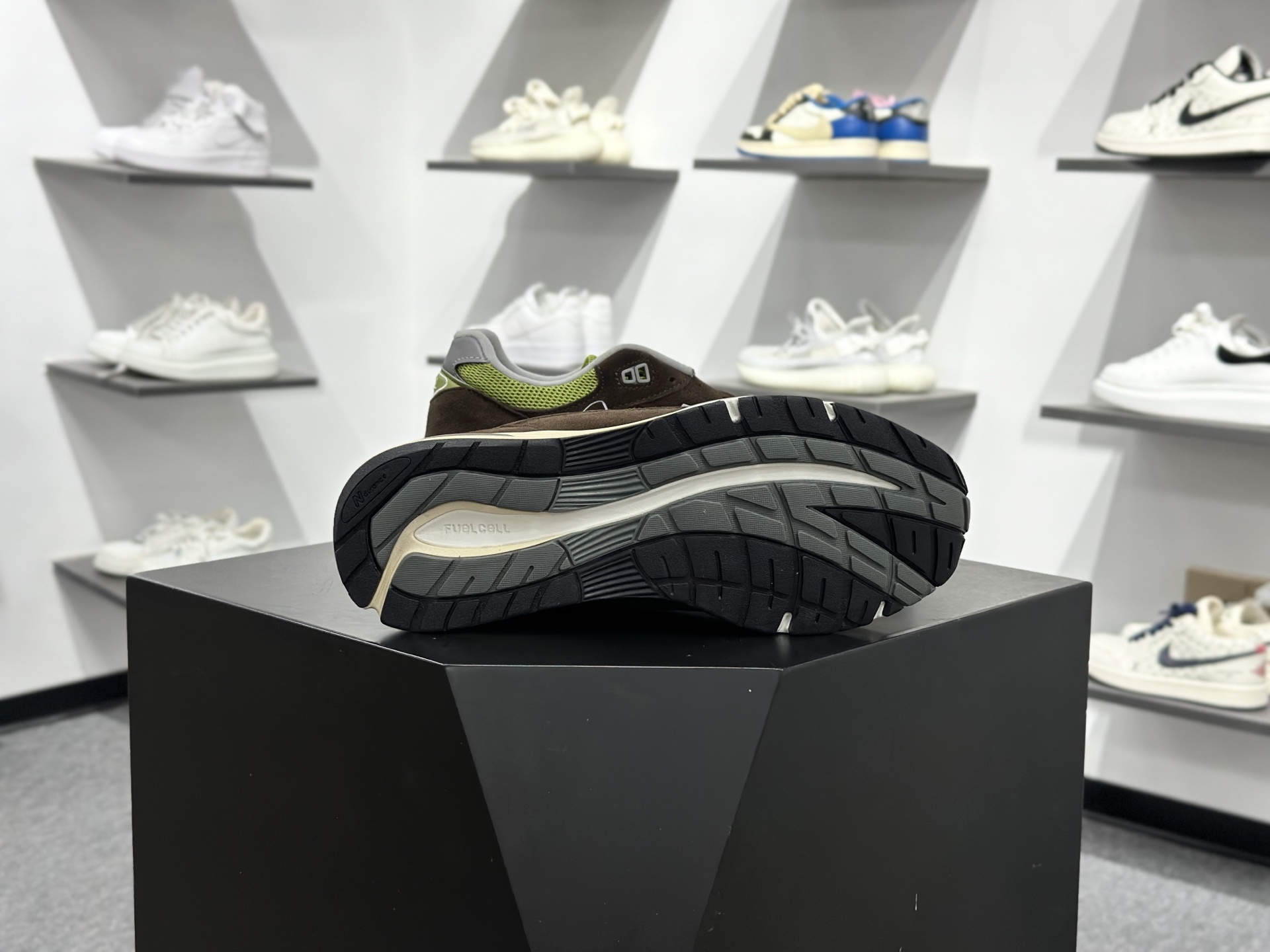 Danille Cathari x Kith x New Balance 991v2 Made In UK“Reverse”英产 三方联名款 低帮复古休闲运动鞋 U991CK2 Danille Cathari x Kith x New Balance 991v2 Made In UK“Reverse”英产 三方联名款 低帮复古休闲运动鞋 U991CK2