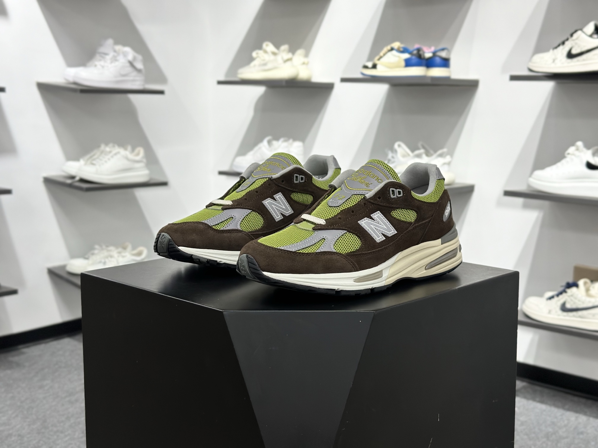 Danille Cathari x Kith x New Balance 991v2 Made In UK“Reverse”英产 三方联名款 低帮复古休闲运动鞋 U991CK2 Danille Cathari x Kith x New Balance 991v2 Made In UK“Reverse”英产 三方联名款 低帮复古休闲运动鞋 U991CK2