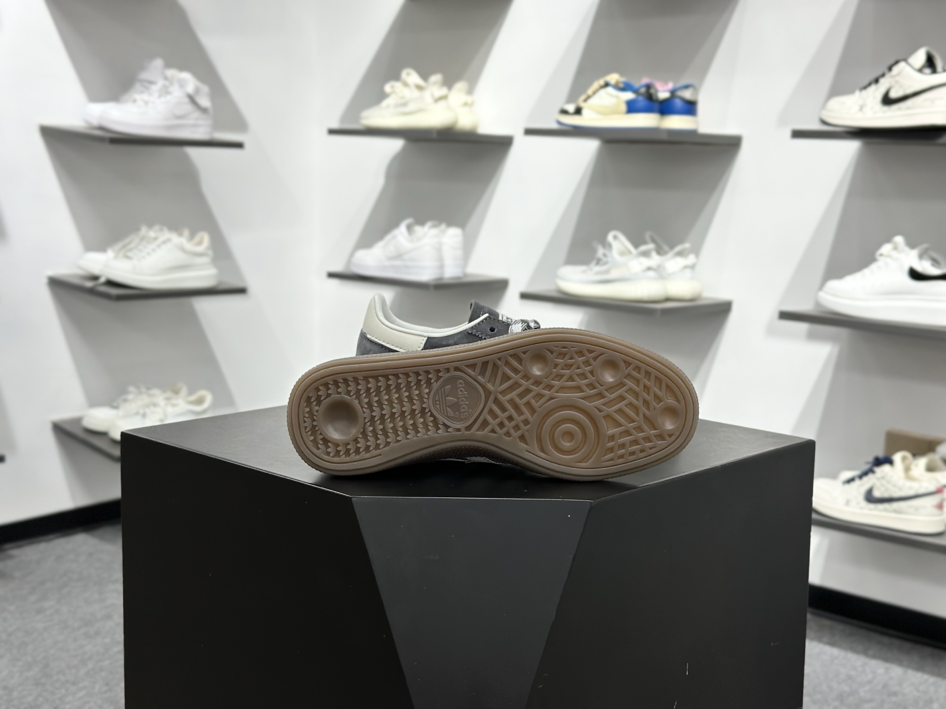 AD Originals Handball Spzl 灰色 原装 外贸鬼佬指定订单 KJ6303 AD Originals Handball Spzl 灰色 原装 外贸鬼佬指定订单 KJ6303