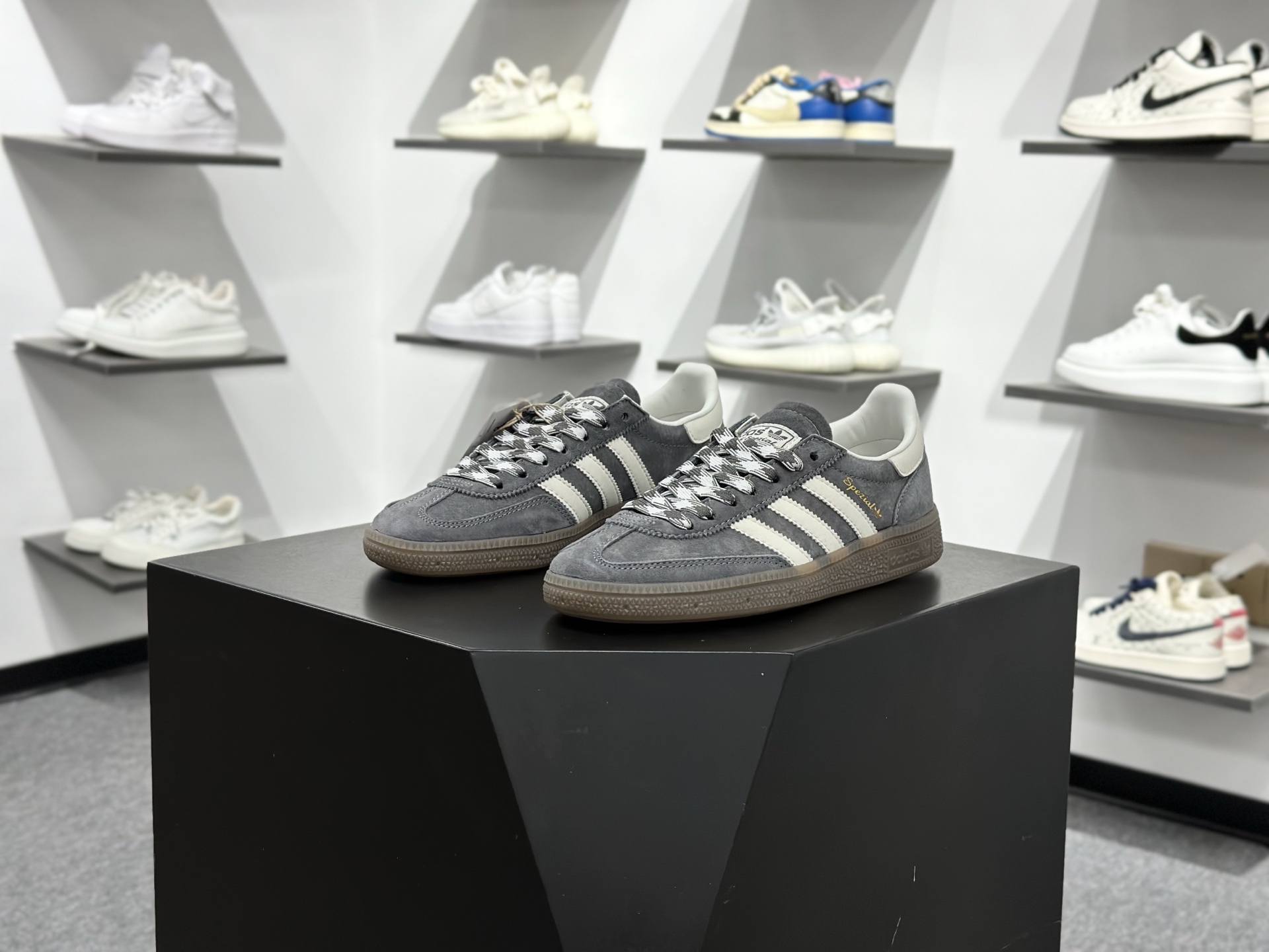 AD Originals Handball Spzl 灰色 原装 外贸鬼佬指定订单 KJ6303 AD Originals Handball Spzl 灰色 原装 外贸鬼佬指定订单 KJ6303