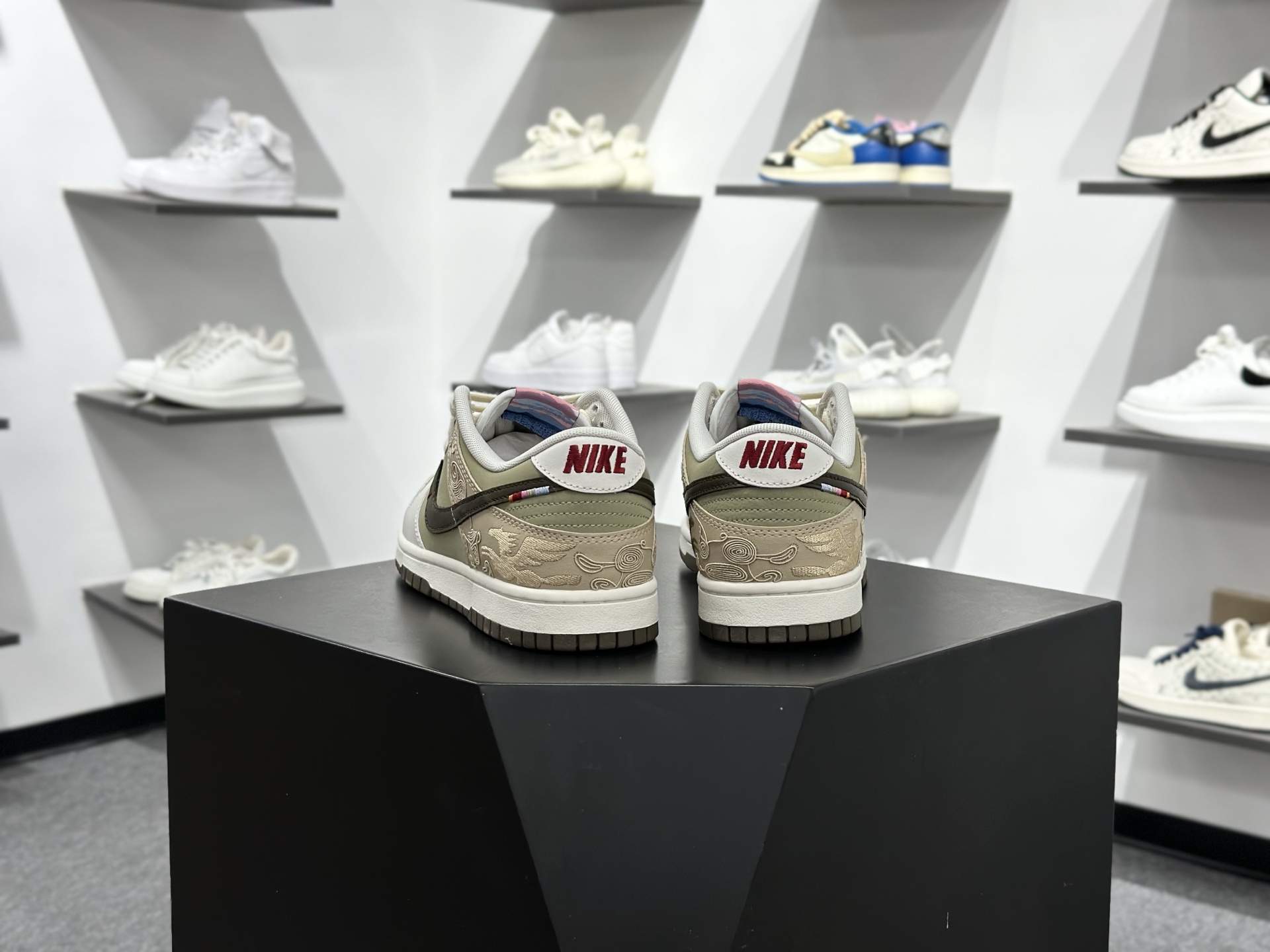 Nike Dunk Low Retro ‘DIY高端定制’耐克 低帮休闲运动板鞋 IQ1118-220 Nike Dunk Low Retro ‘DIY高端定制’耐克 低帮休闲运动板鞋 IQ1118-220